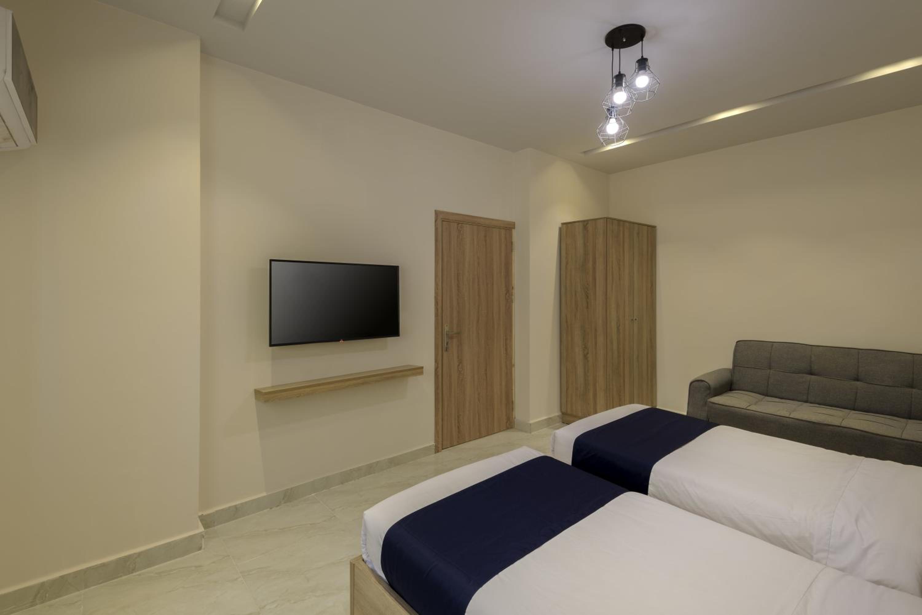 Travelholic 90 Residence