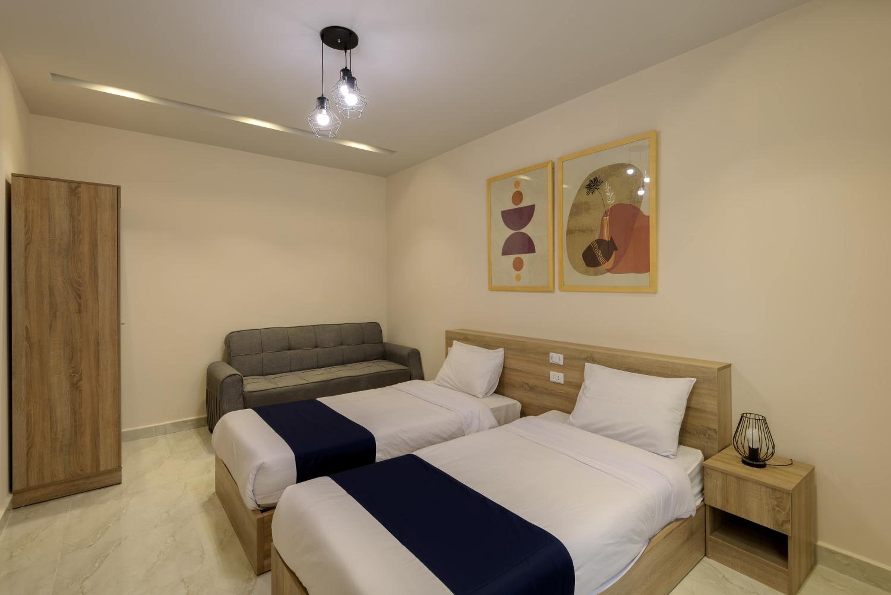 Travelholic 90 Residence