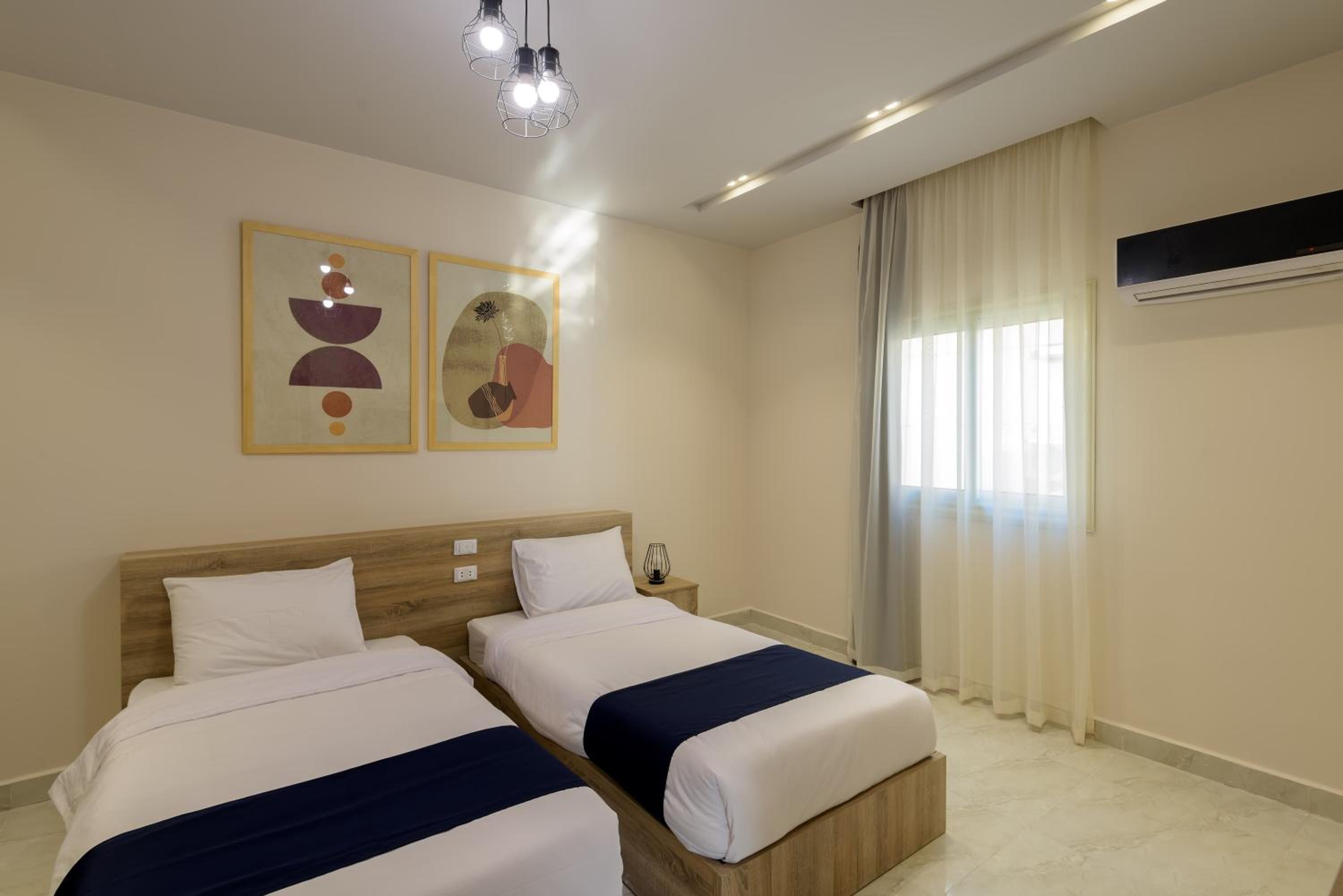 Travelholic 90 Residence