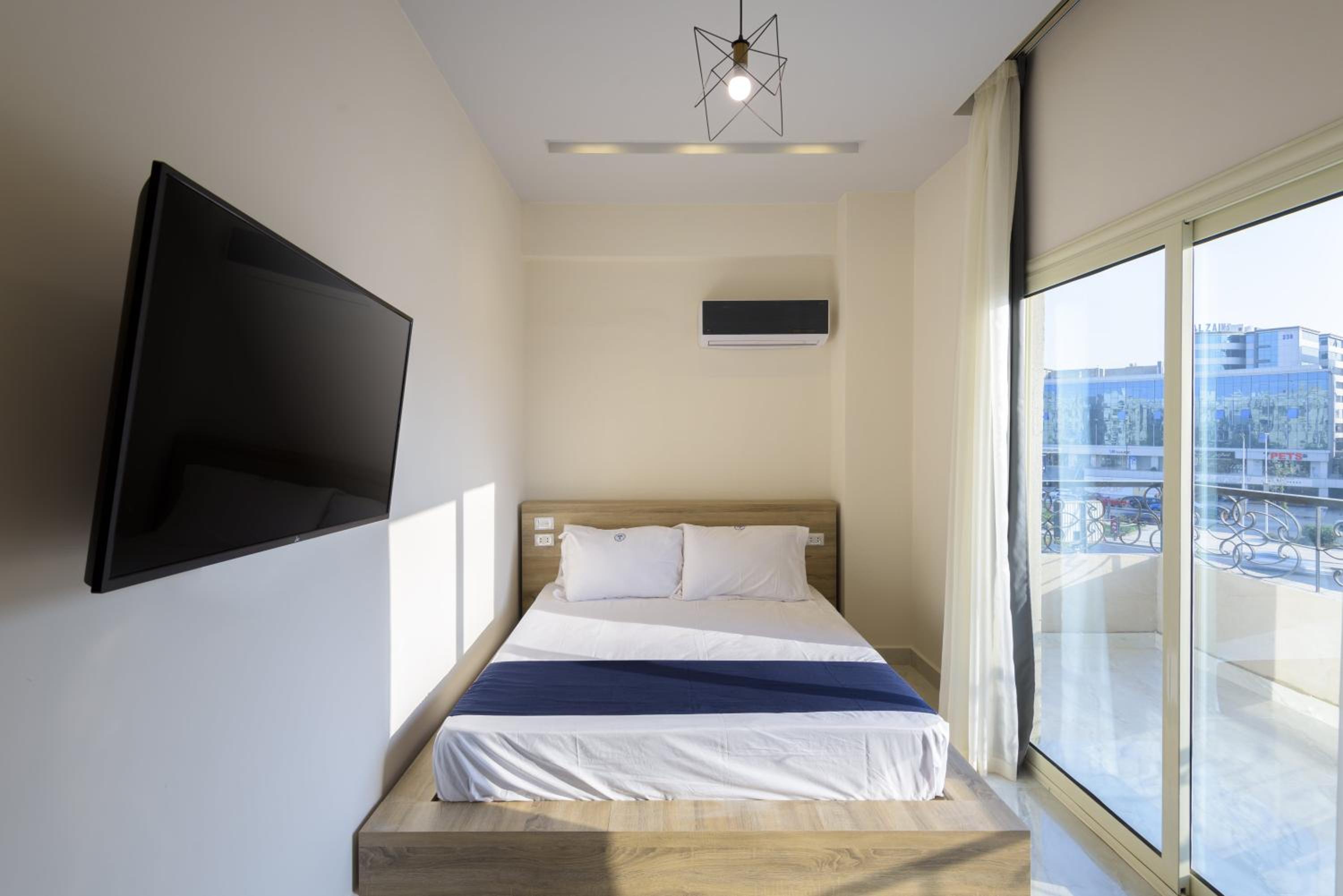 Travelholic 90 Residence
