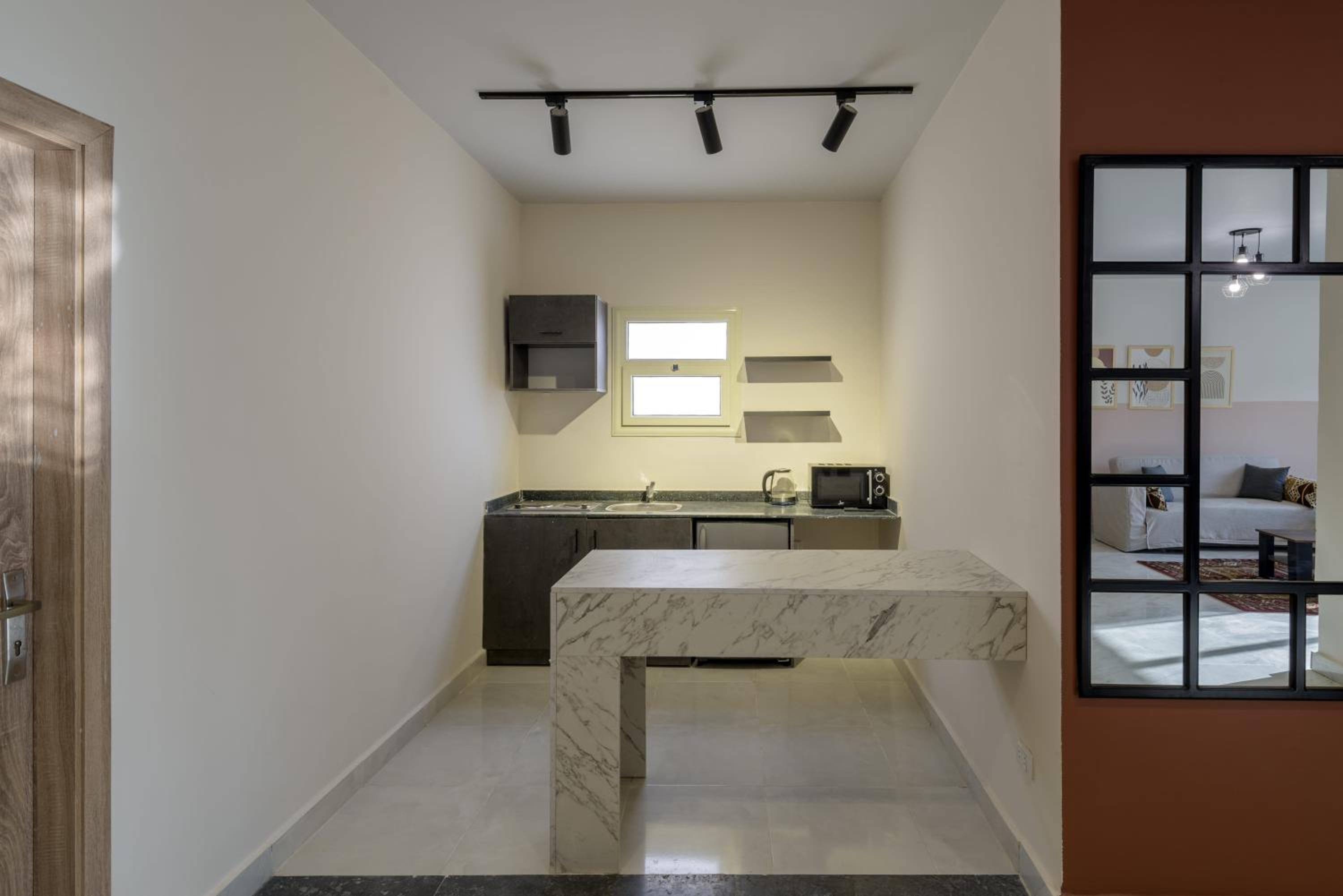 Travelholic 90 Residence