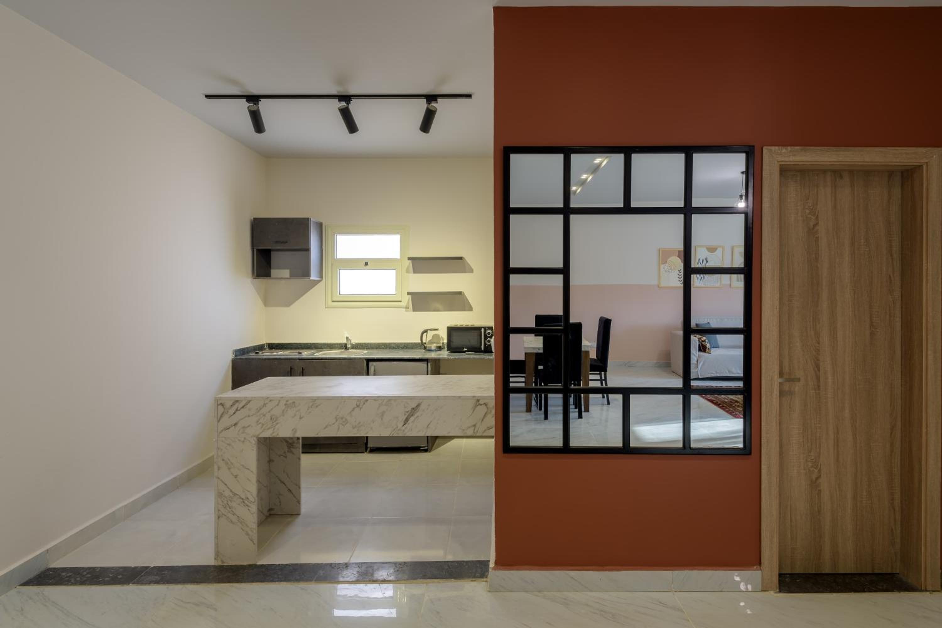 Travelholic 90 Residence