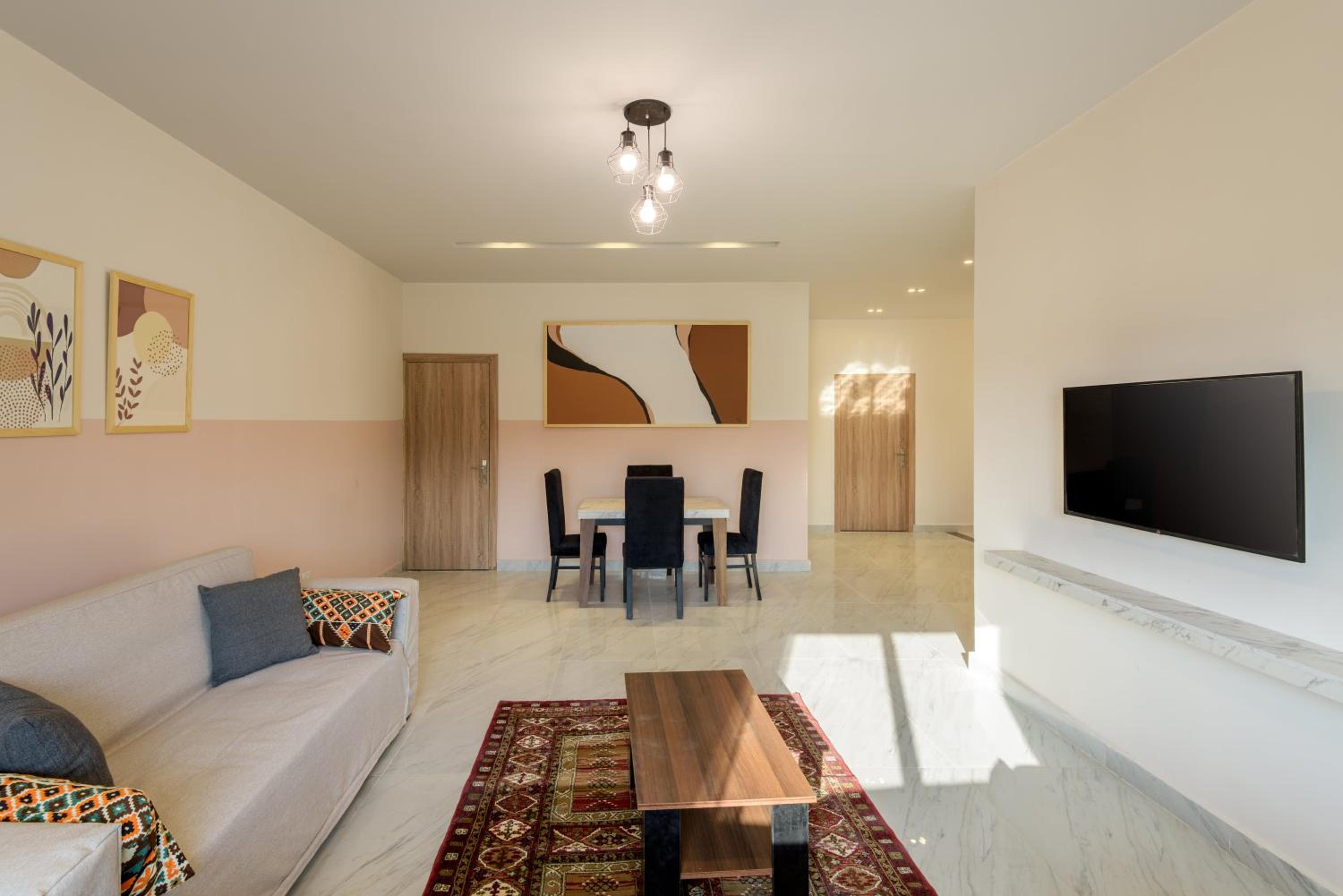 Travelholic 90 Residence