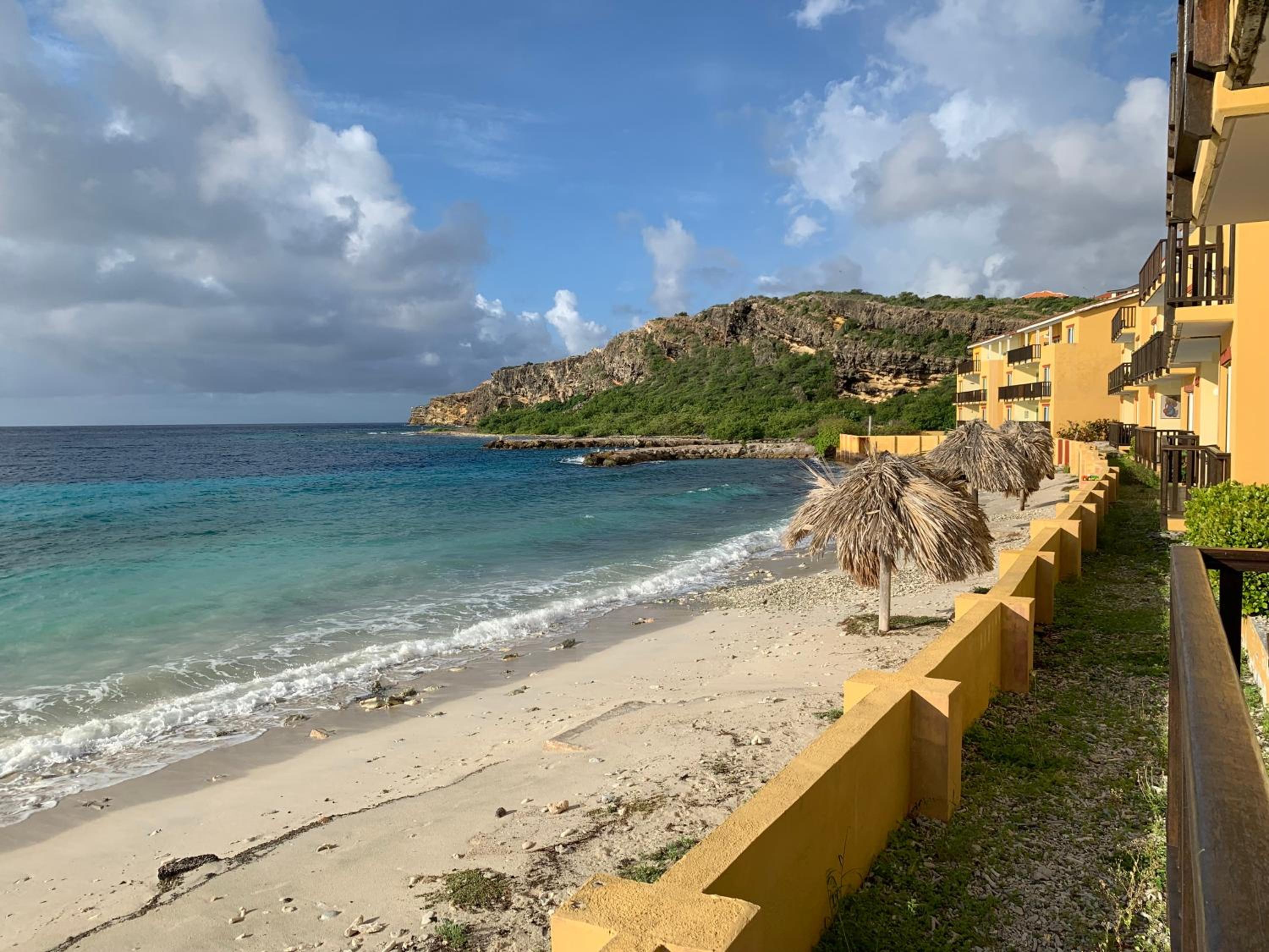 Beach front luxury living - 2 bedroom condo with sea view