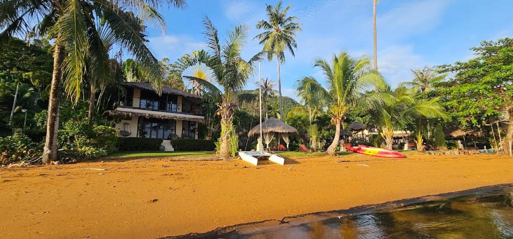 Amber Sands Beach Resort