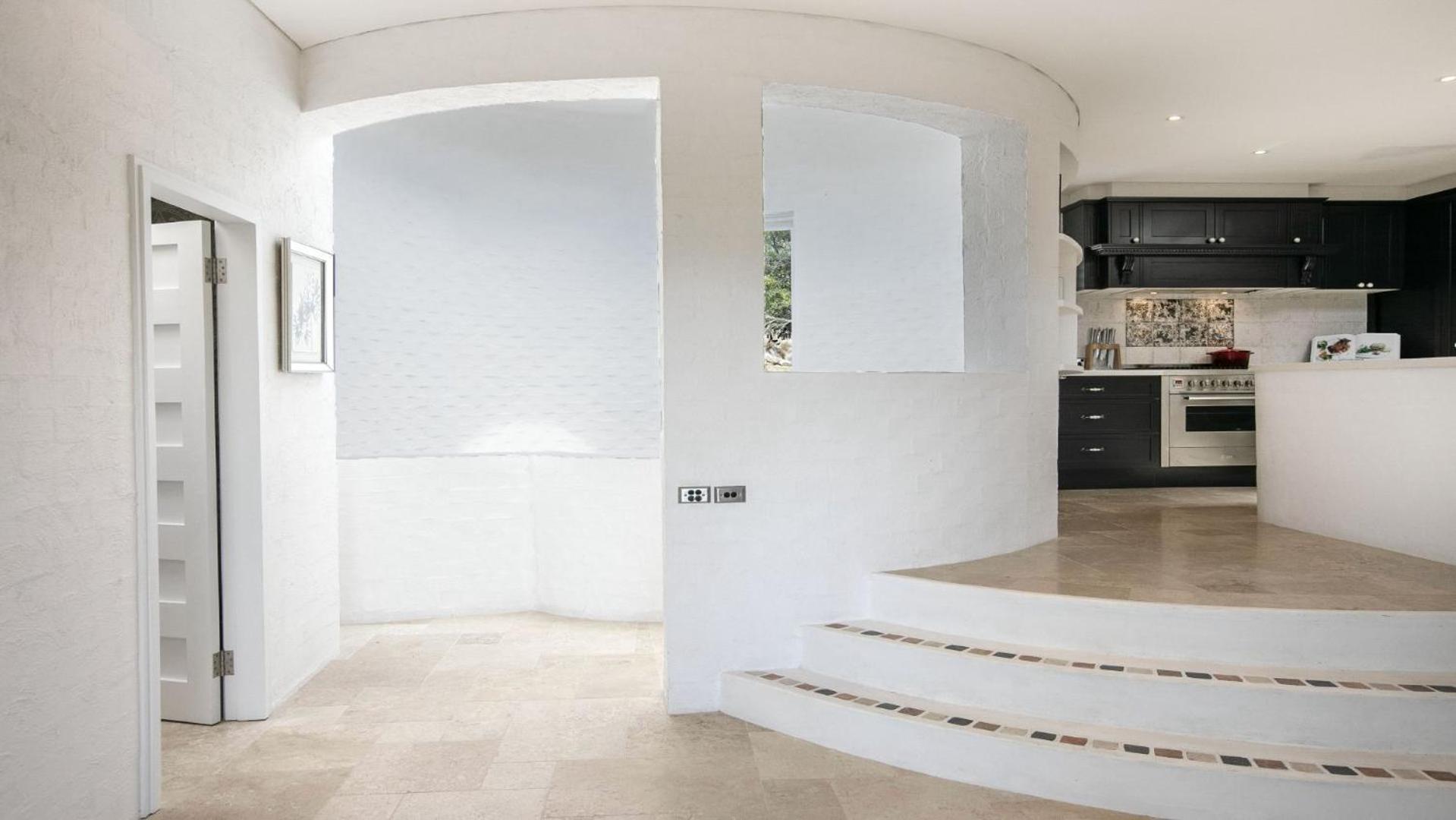 Panoramic Ocean Views and Short Walk To Beach
