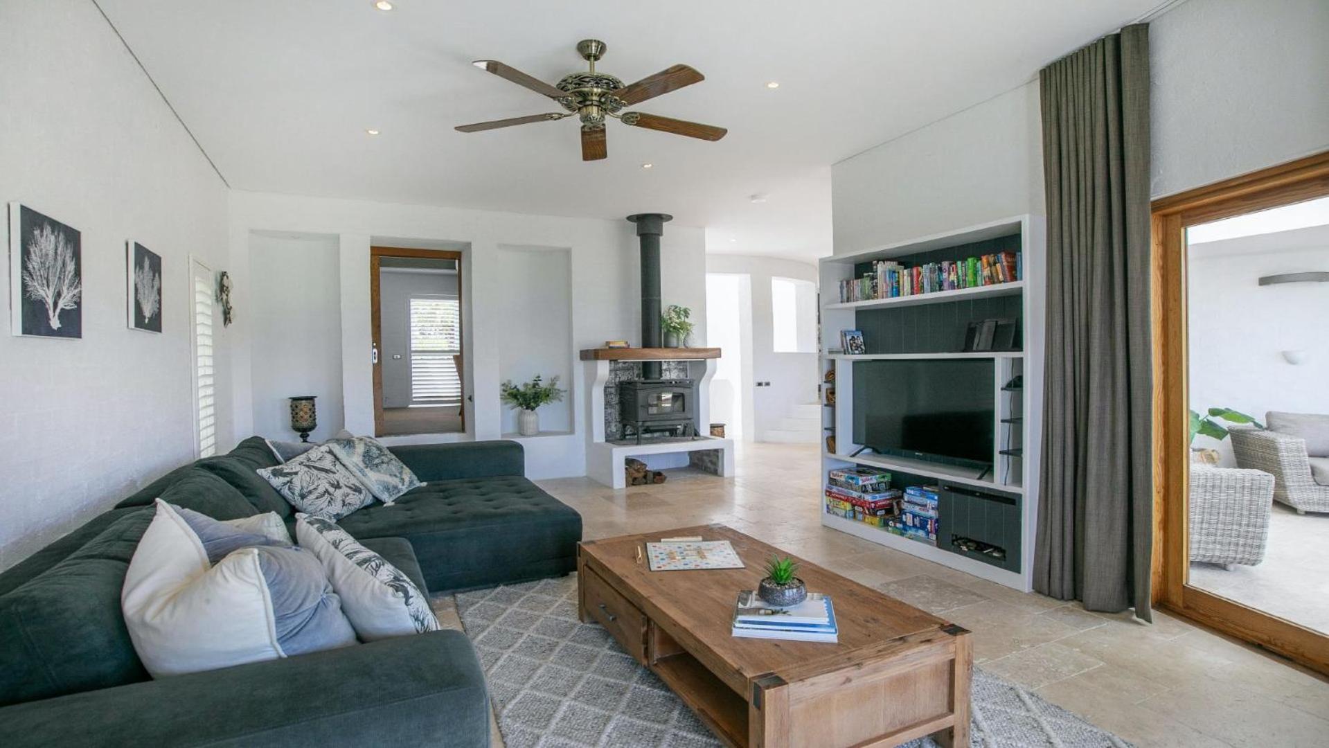 Panoramic Ocean Views and Short Walk To Beach