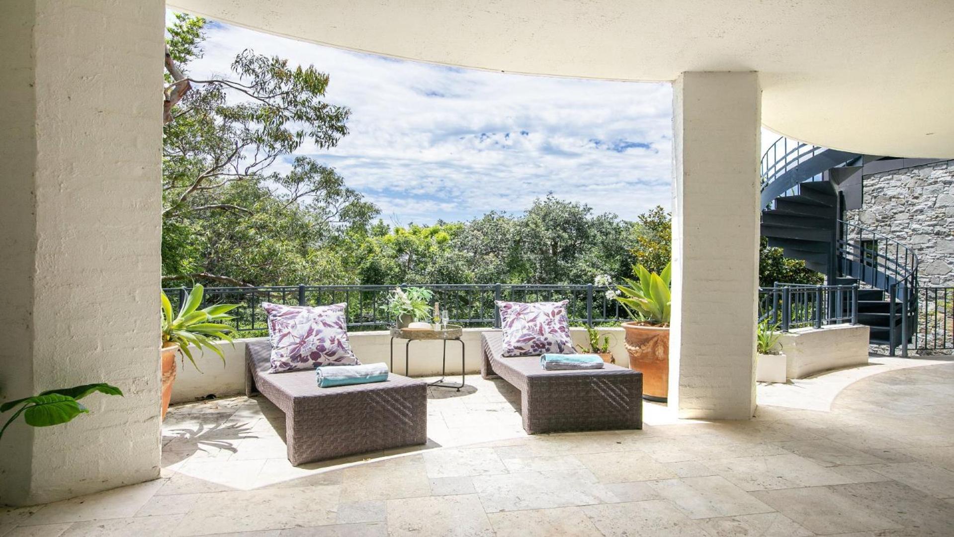 Panoramic Ocean Views and Short Walk To Beach