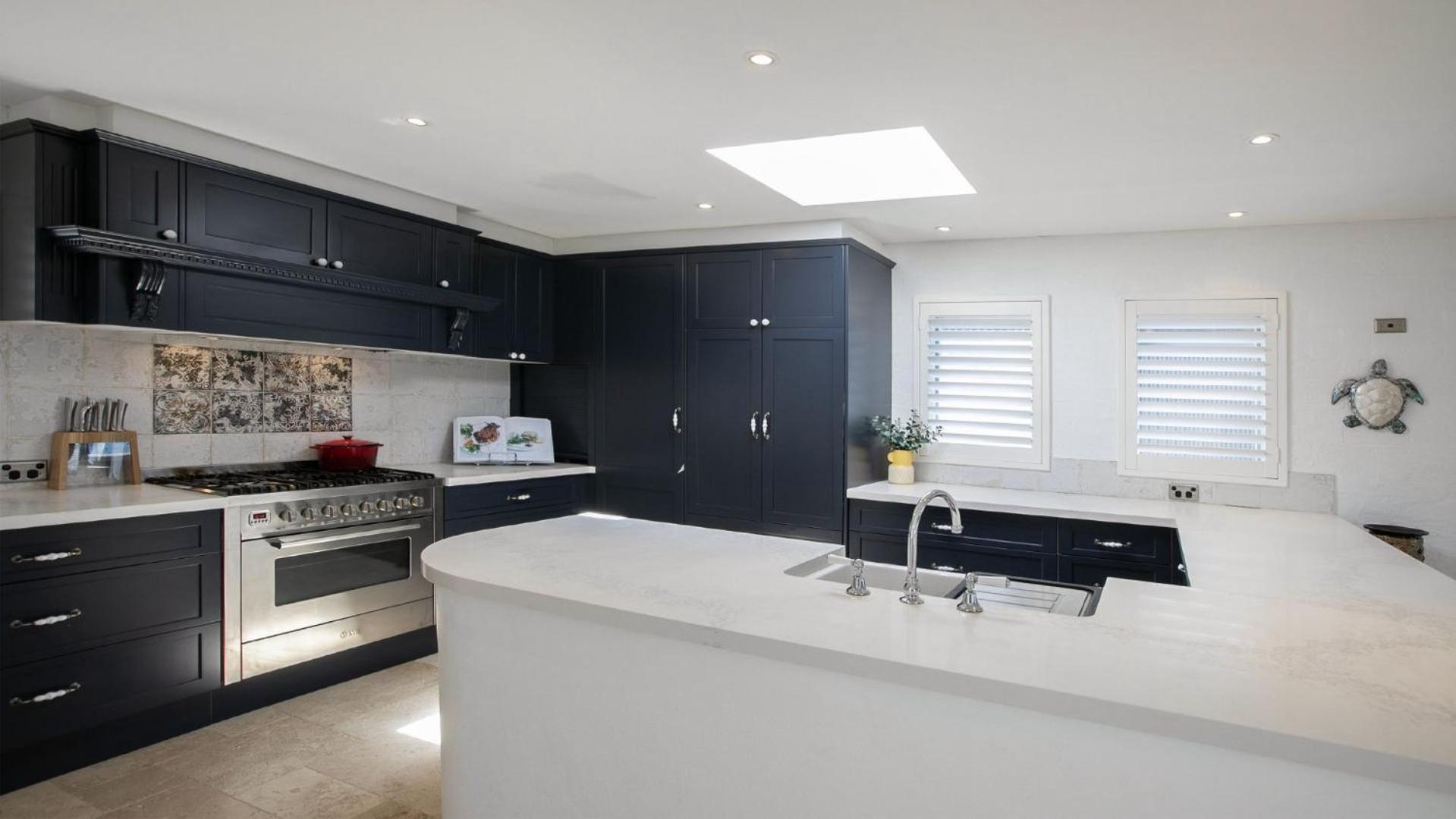 Panoramic Ocean Views and Short Walk To Beach