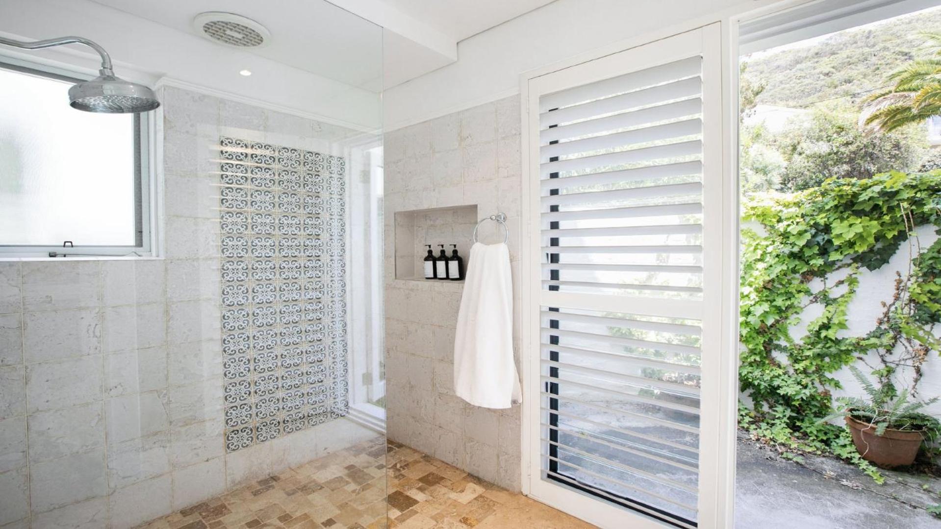 Panoramic Ocean Views and Short Walk To Beach