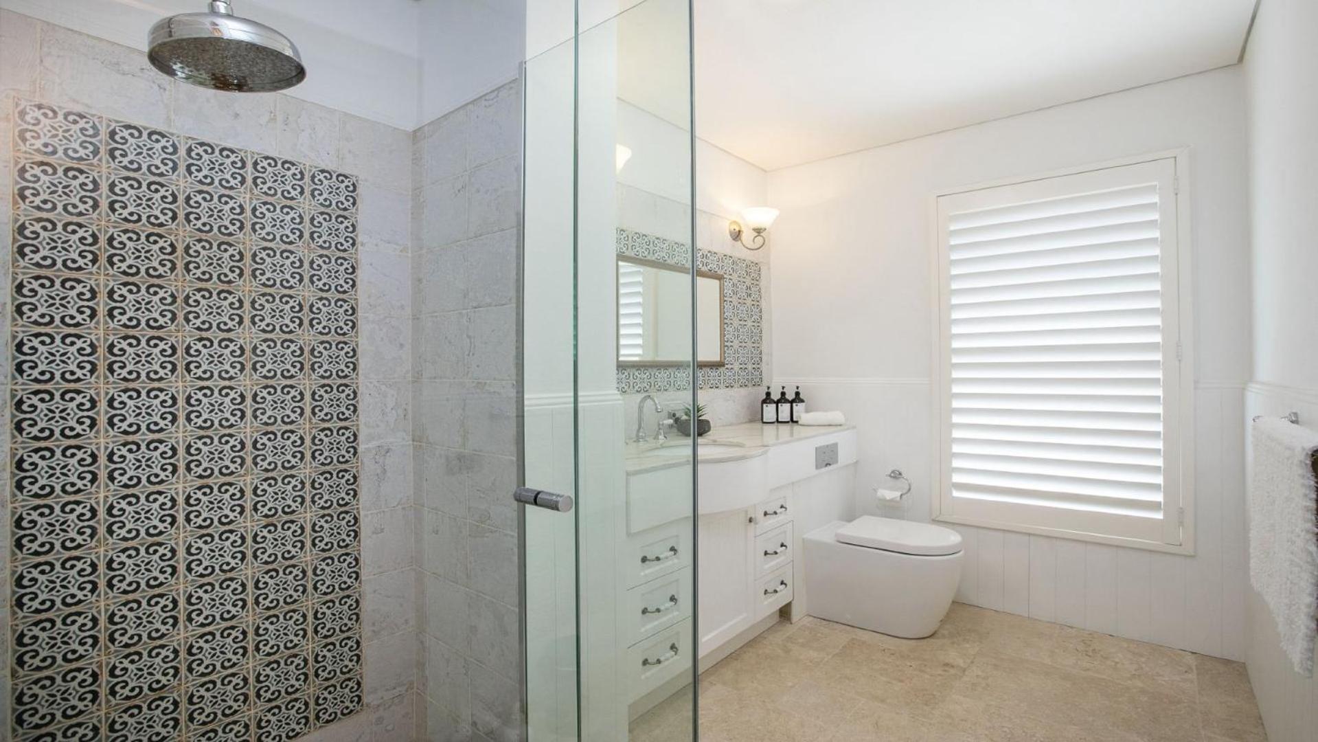 Panoramic Ocean Views and Short Walk To Beach
