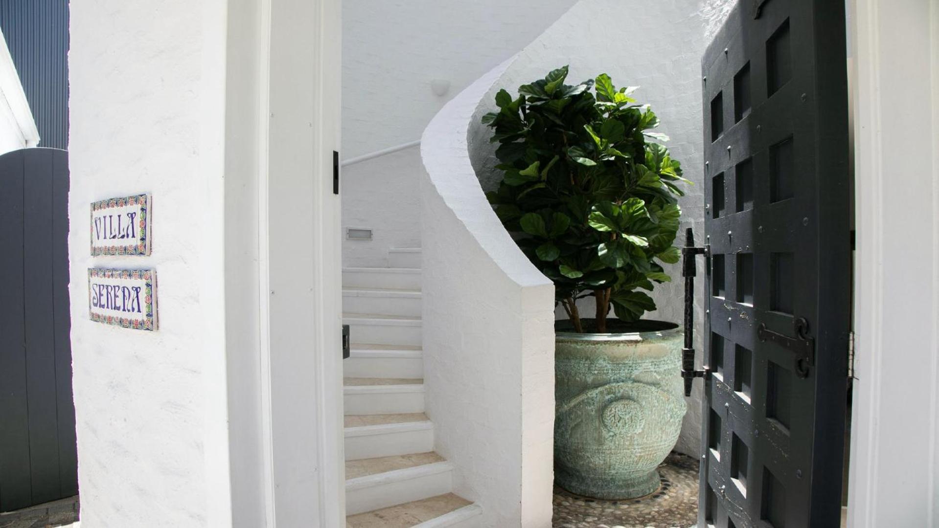 Panoramic Ocean Views and Short Walk To Beach