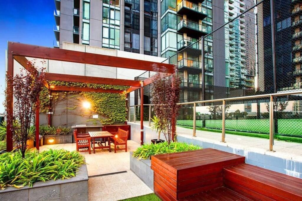 Central 1BR Southbank Apartment