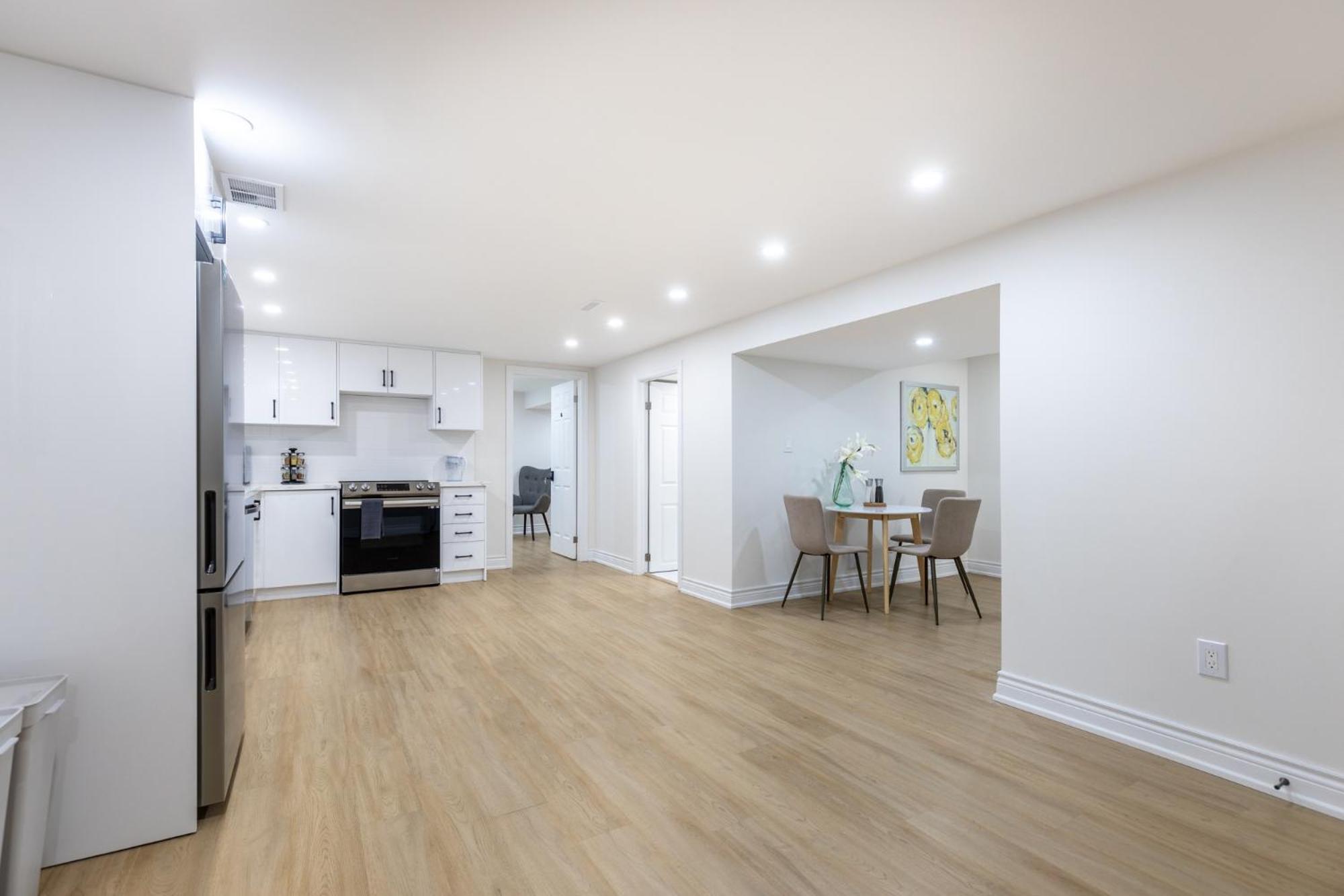 Newly Renoed 2 bedrooms with Bathroom and laundy Lower level.