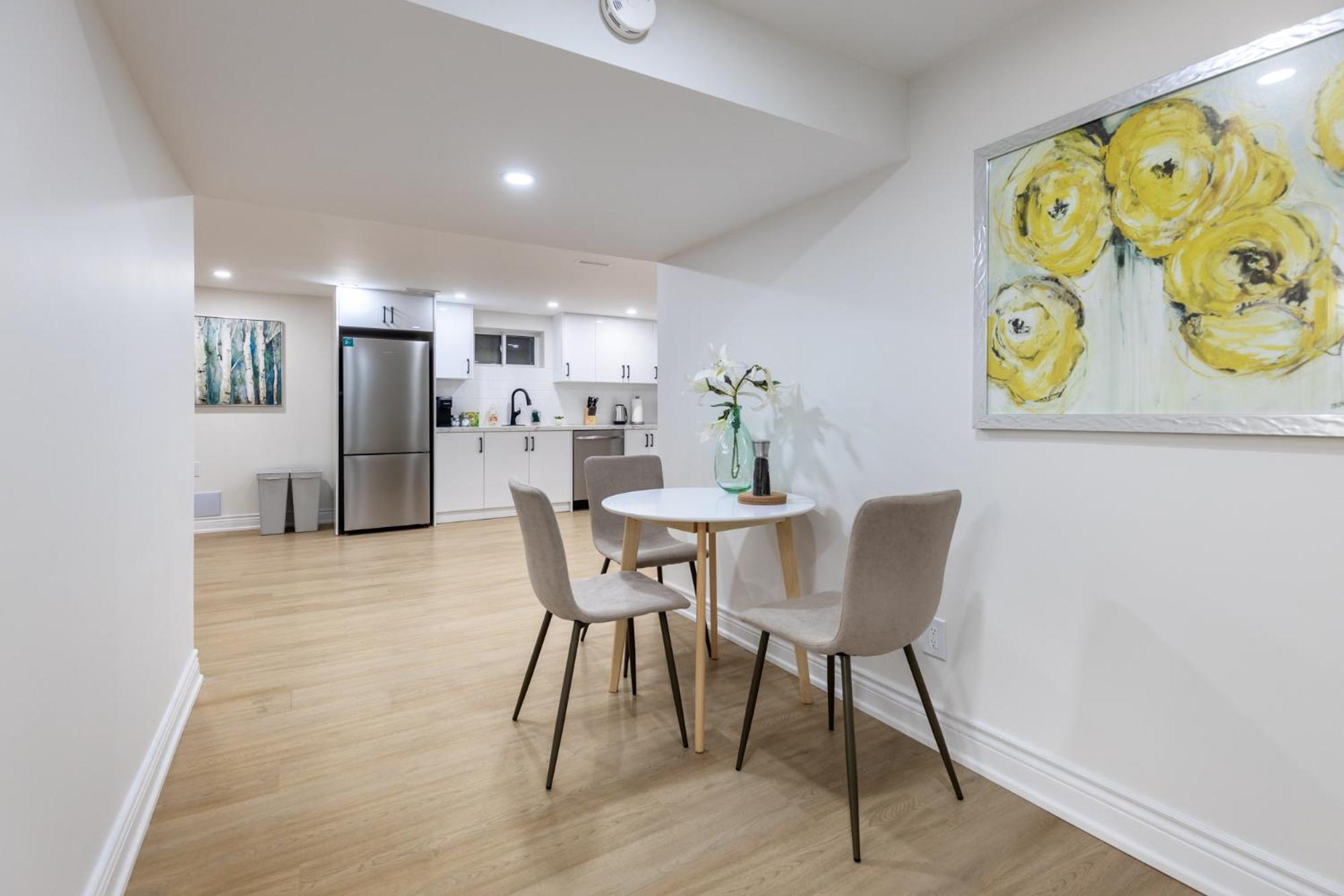 Newly Renoed 2 bedrooms with Bathroom and laundy Lower level.
