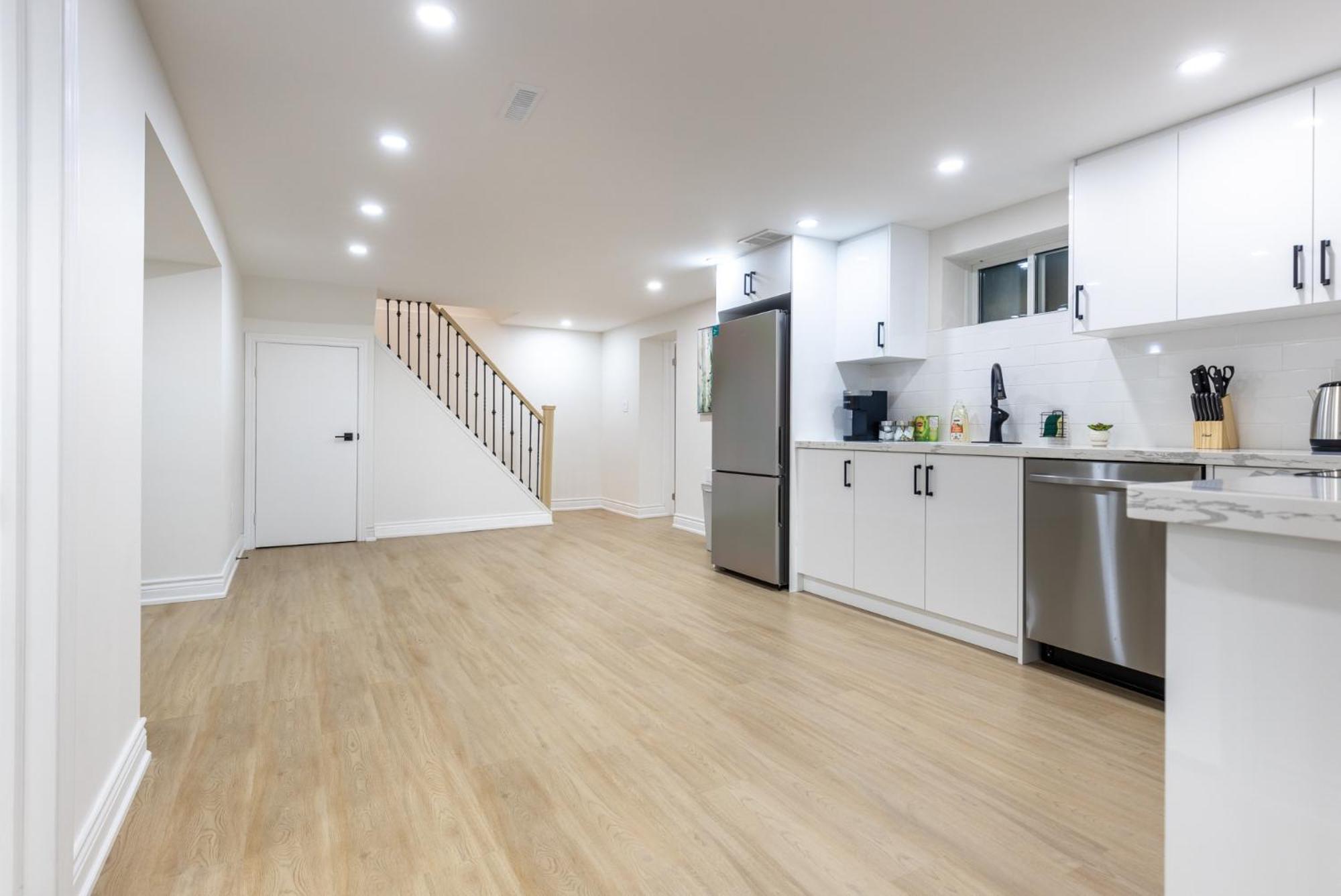 Newly Renoed 2 bedrooms with Bathroom and laundy Lower level.