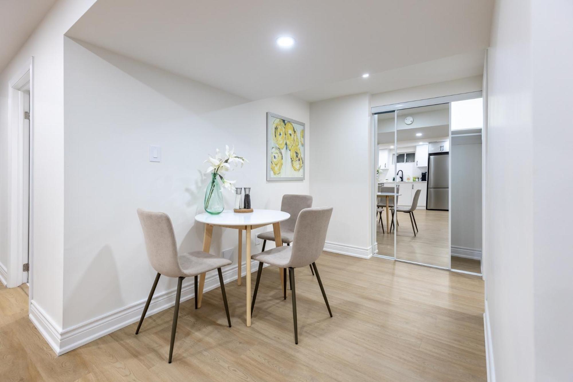Newly Renoed 2 bedrooms with Bathroom and laundy Lower level.