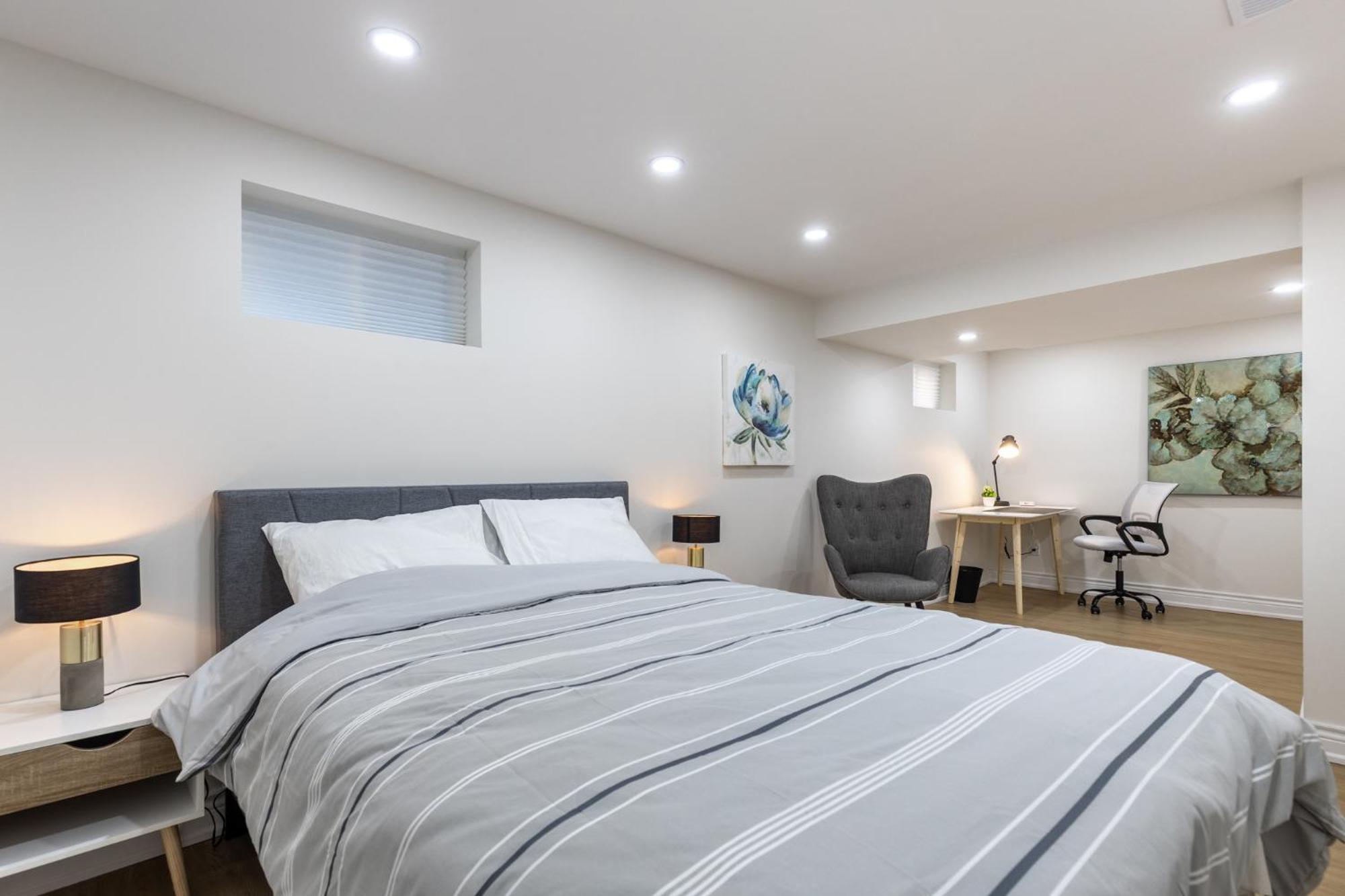 Newly Renoed 2 bedrooms with Bathroom and laundy Lower level.