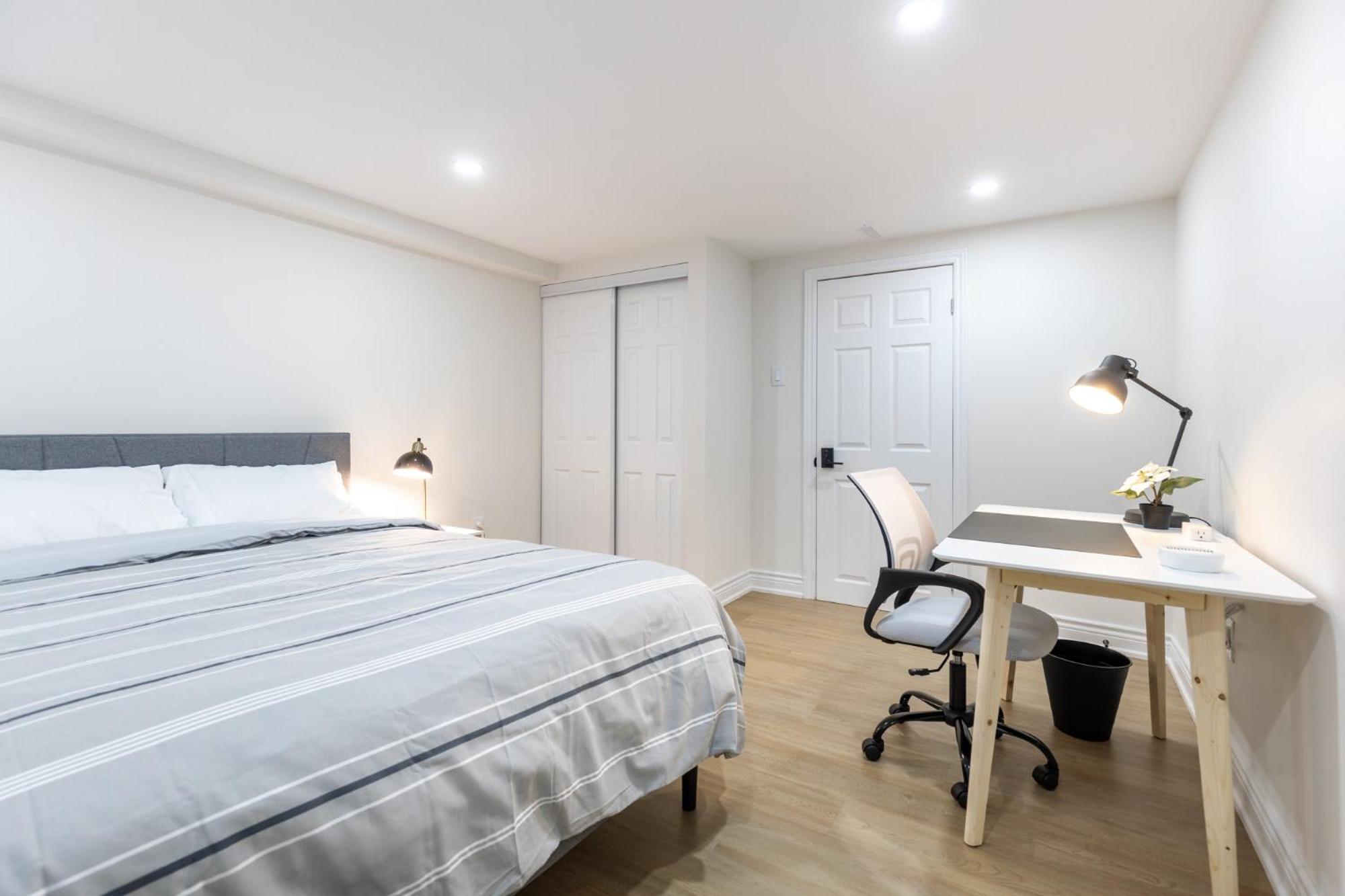Newly Renoed 2 bedrooms with Bathroom and laundy Lower level.