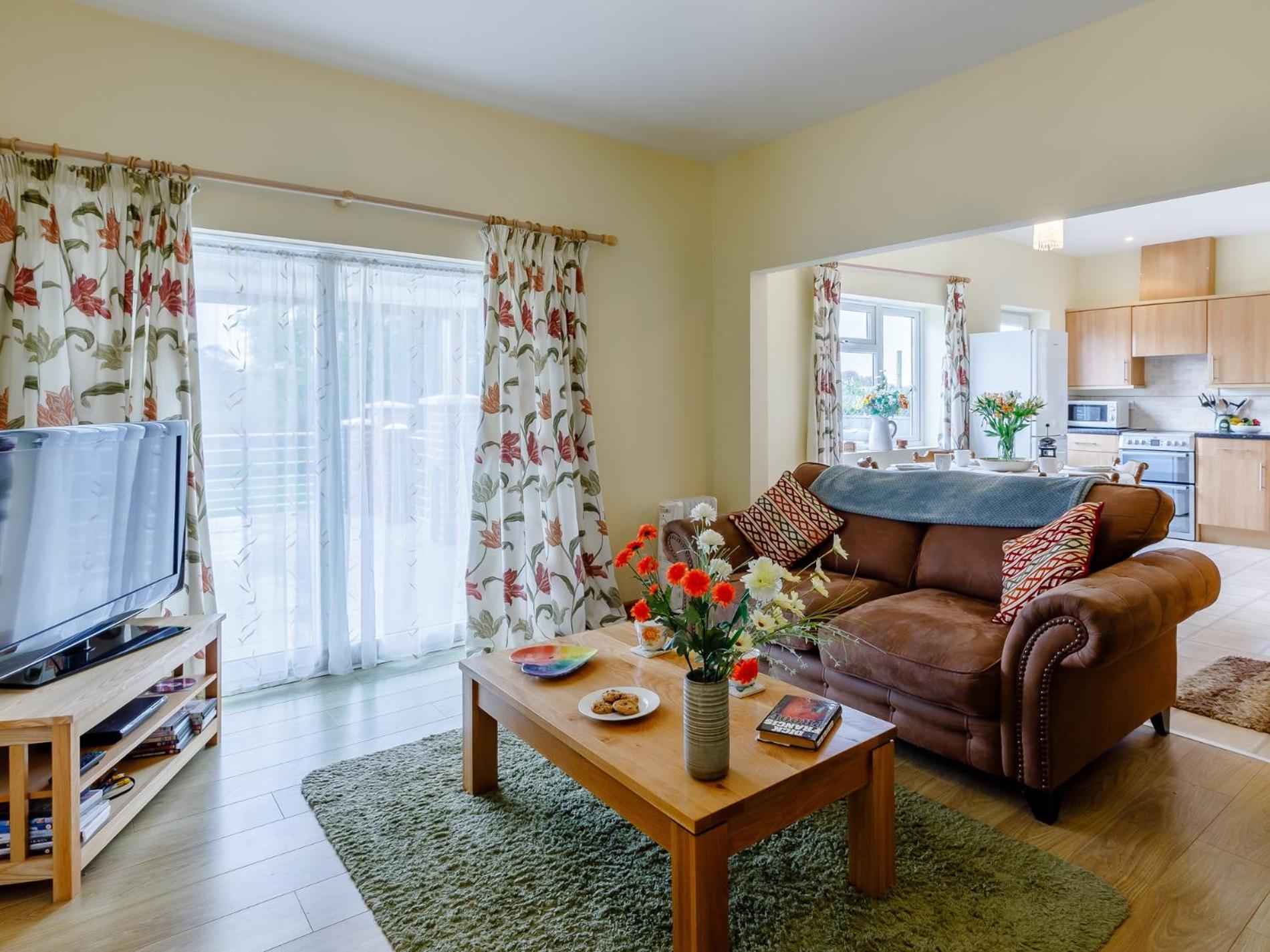 2 Bed in Ottery St Mary oc-lambs view 2