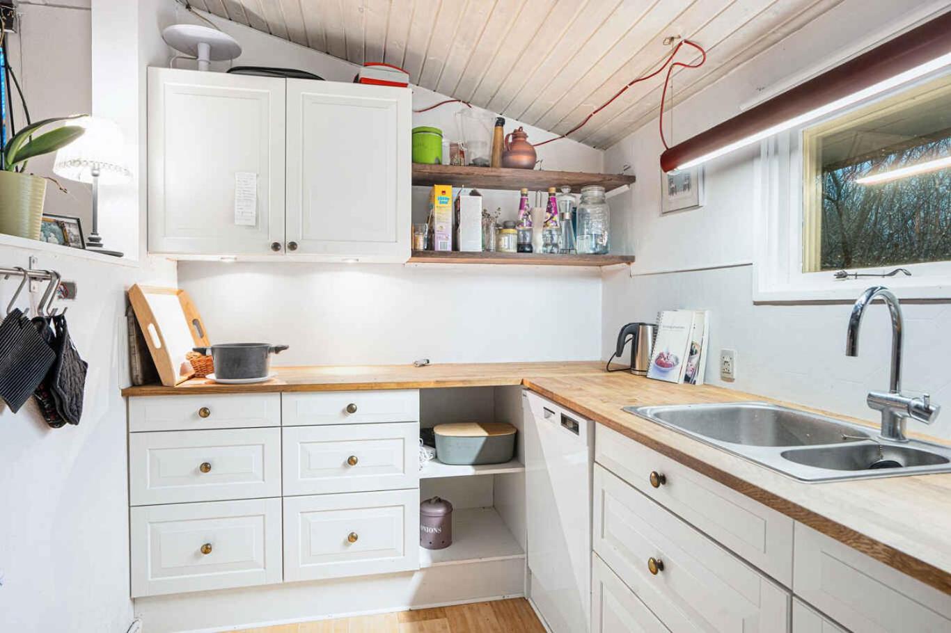 Lovely Cottage In Dronningmølle