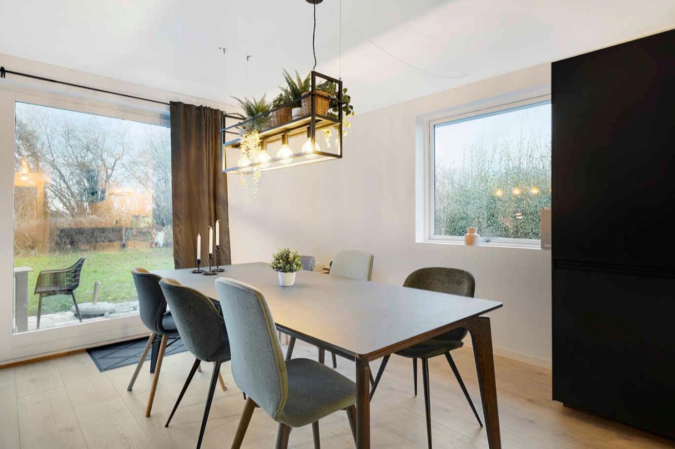 Beautiful Newly Renovated Summer House By The Sea