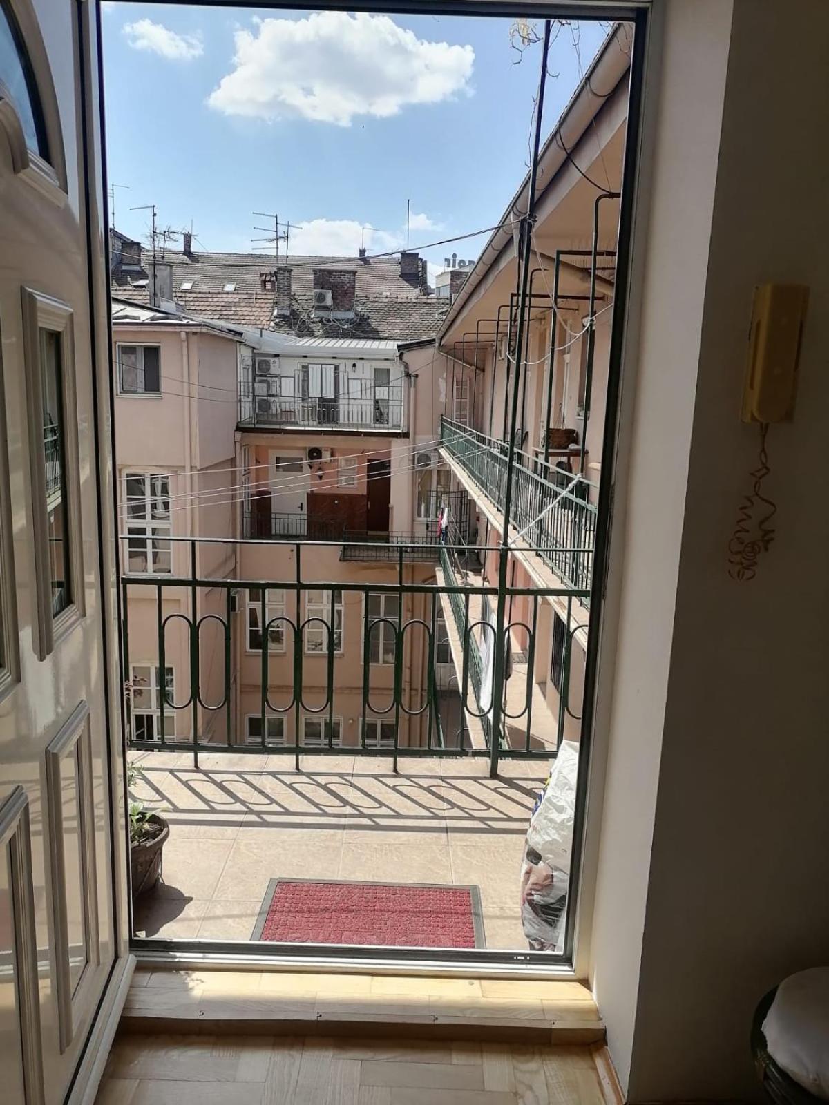 Small low cost studio view 2