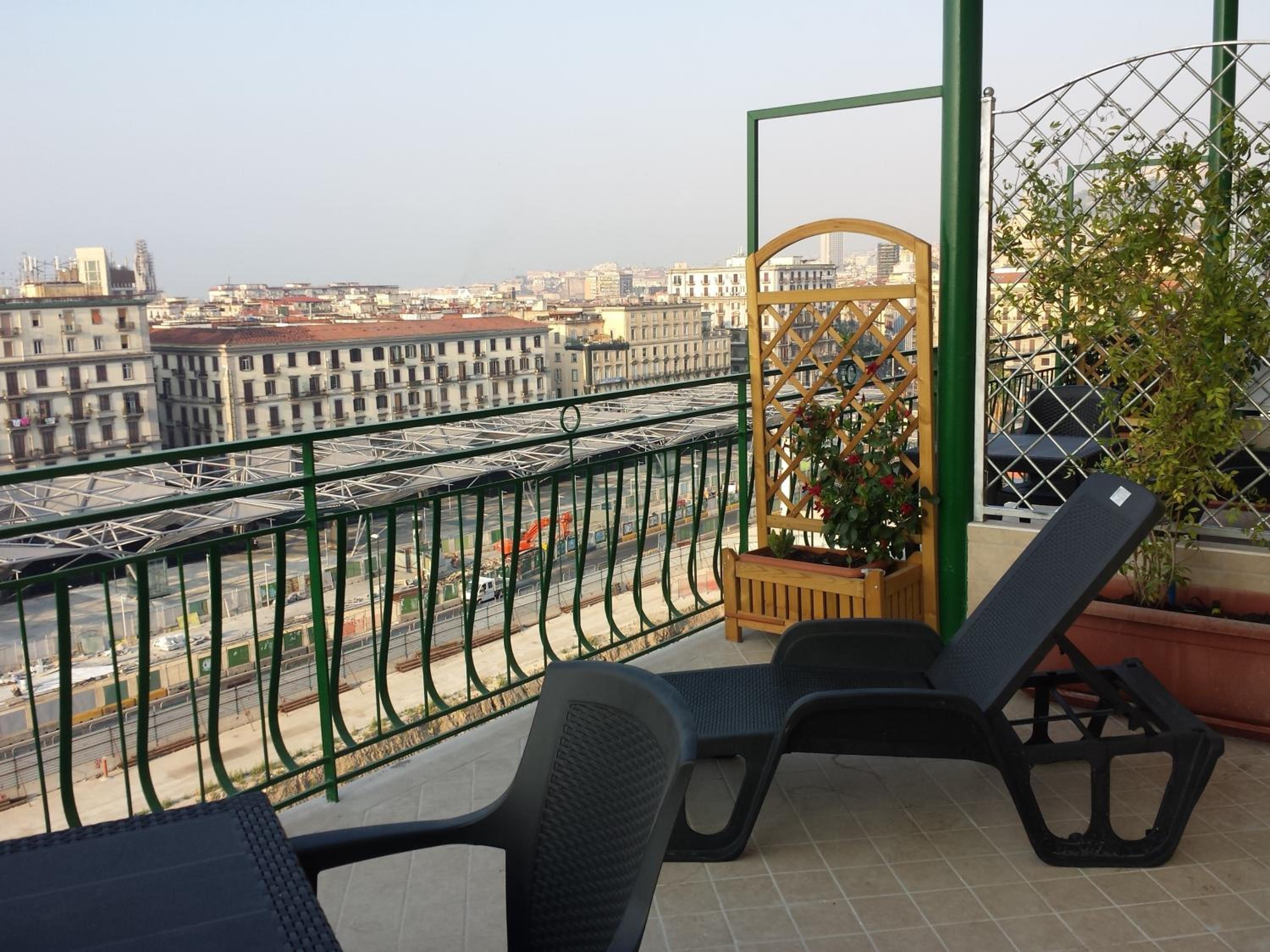 Top Floor Rentrooms Napoli