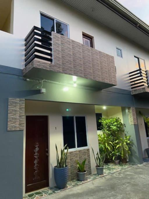 Estilo 2-Bedroom Apartment B view 3