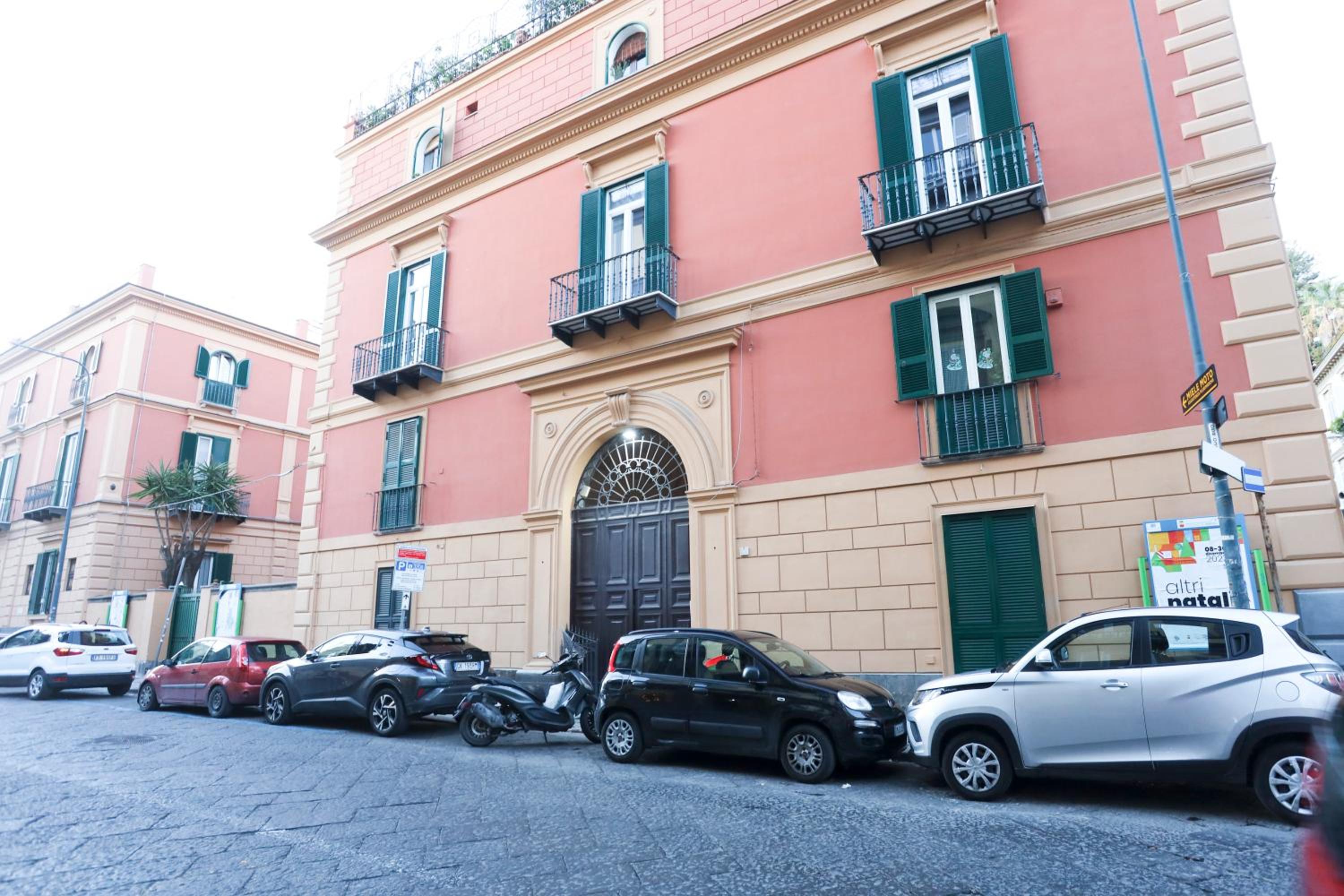 Urban Living in Chiaia - Close to Grenoble