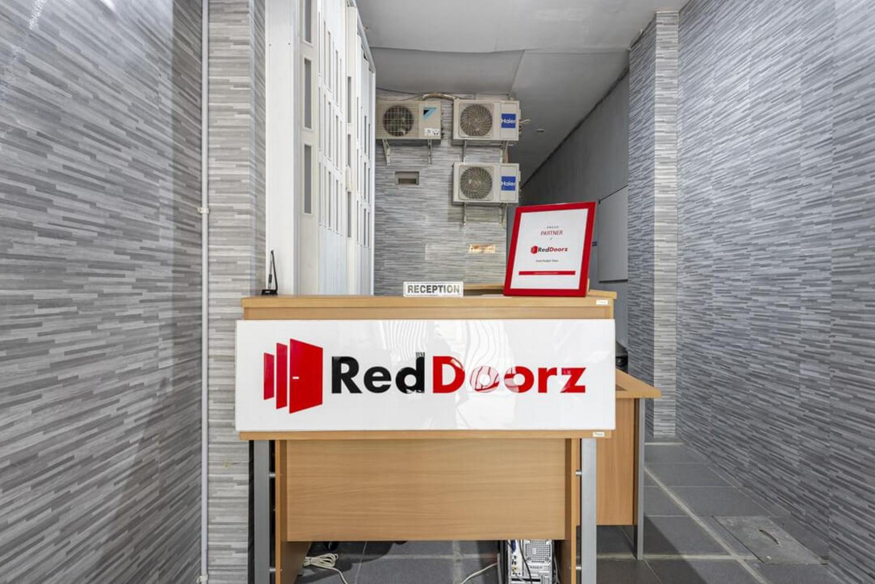 RedDoorz @ Jemursari Surabaya 2 view 3