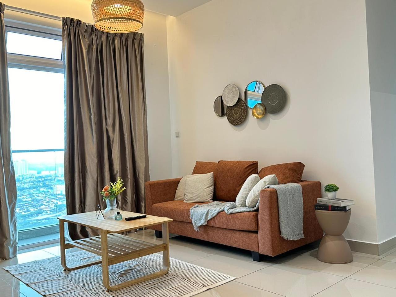 Twin Galaxy Muji Style 2 Bedroom with balcony High Floor Nice City View