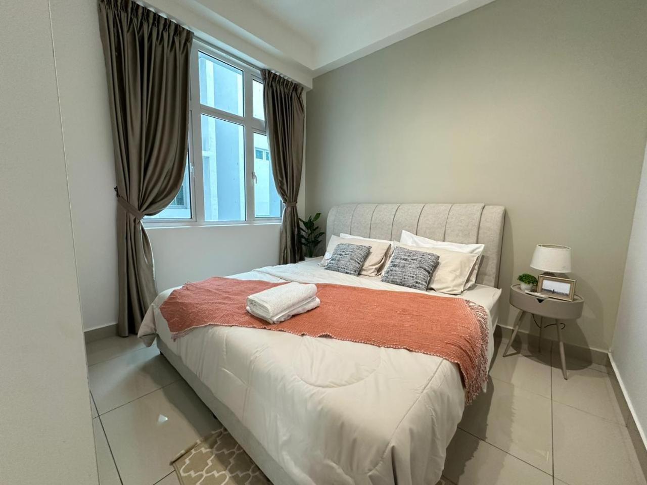Twin Galaxy Muji Style 2 Bedroom with balcony High Floor Nice City View
