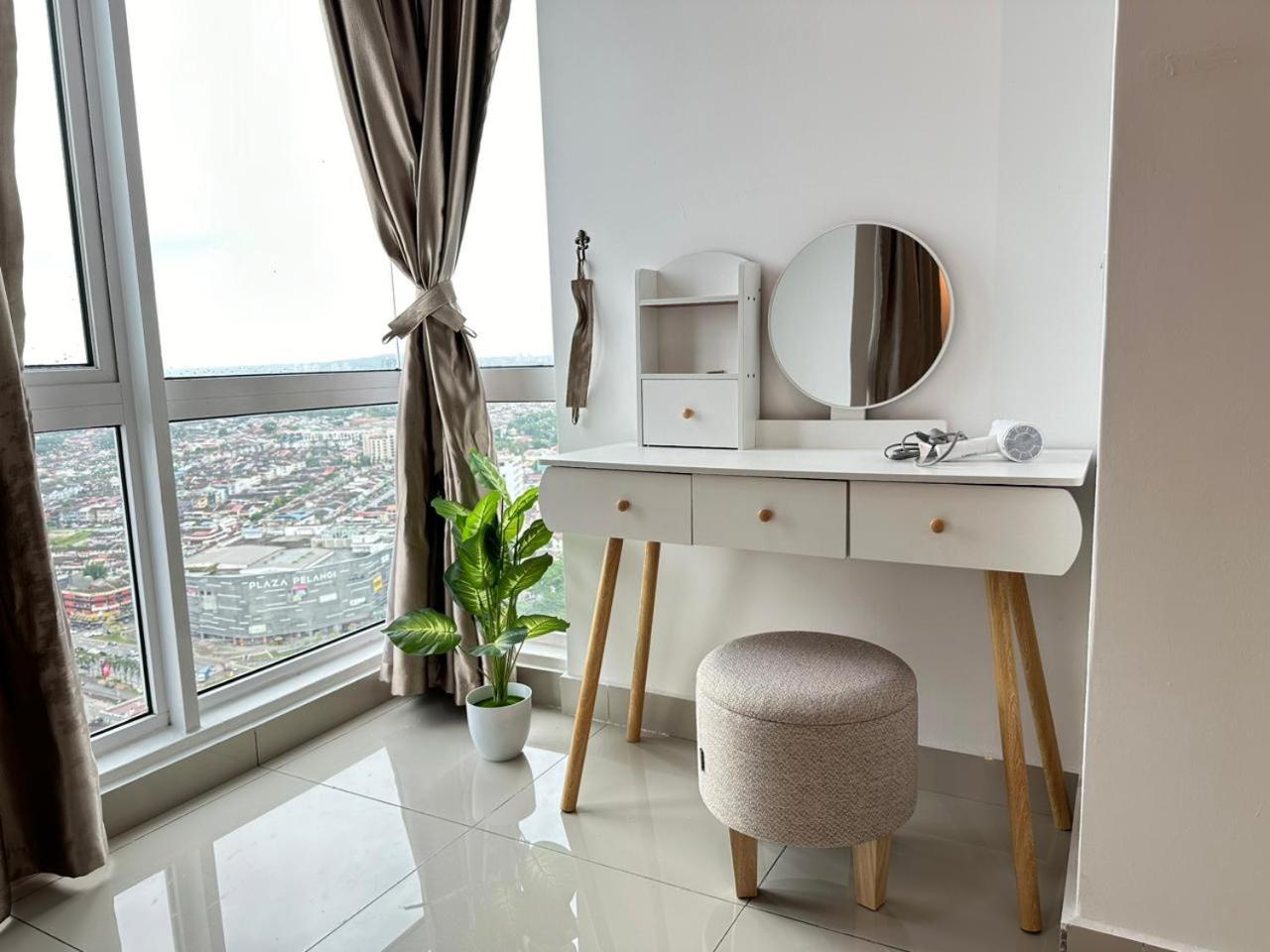 Twin Galaxy Muji Style 2 Bedroom with balcony High Floor Nice City View