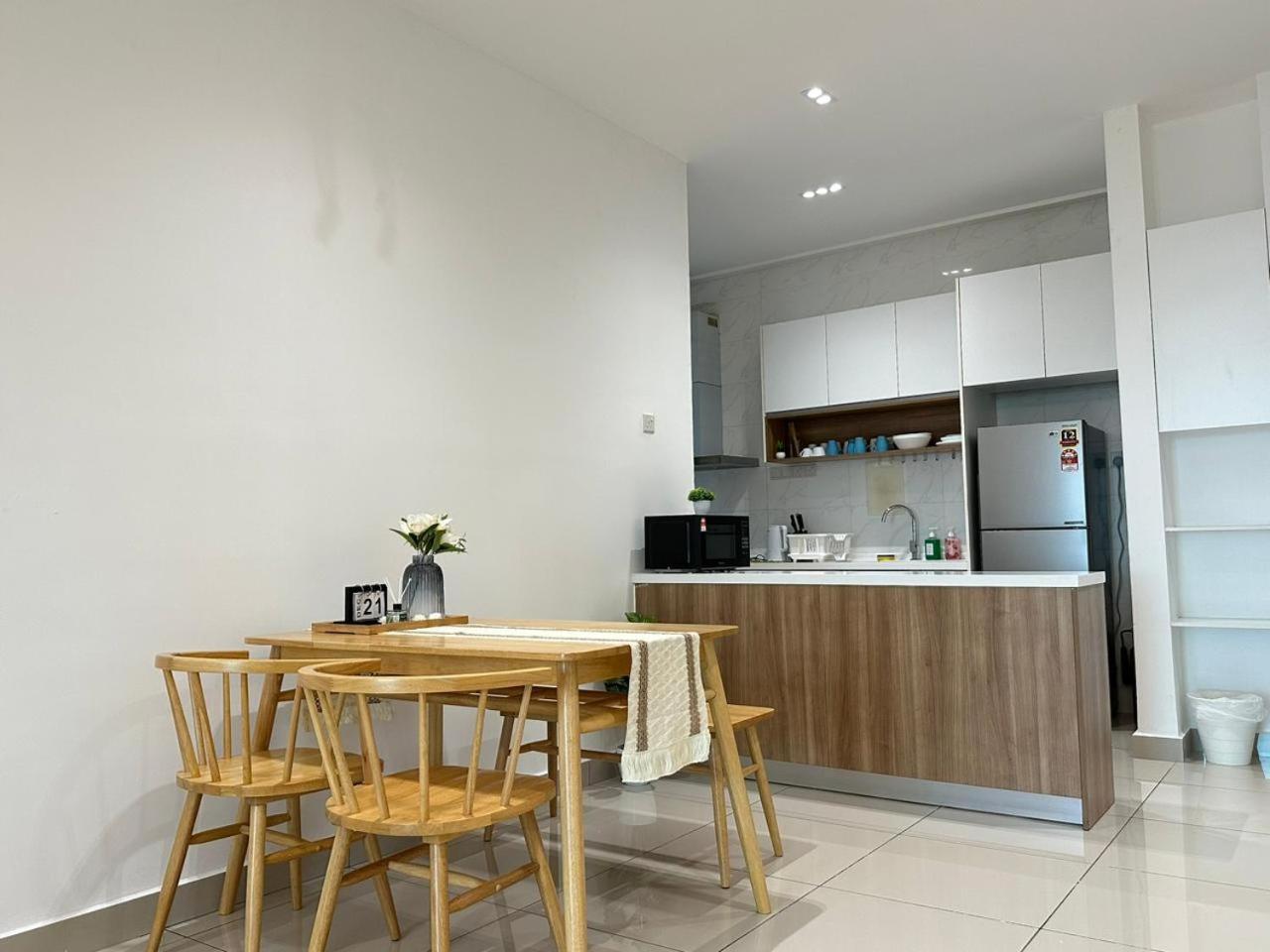 Twin Galaxy Muji Style 2 Bedroom with balcony High Floor Nice City View