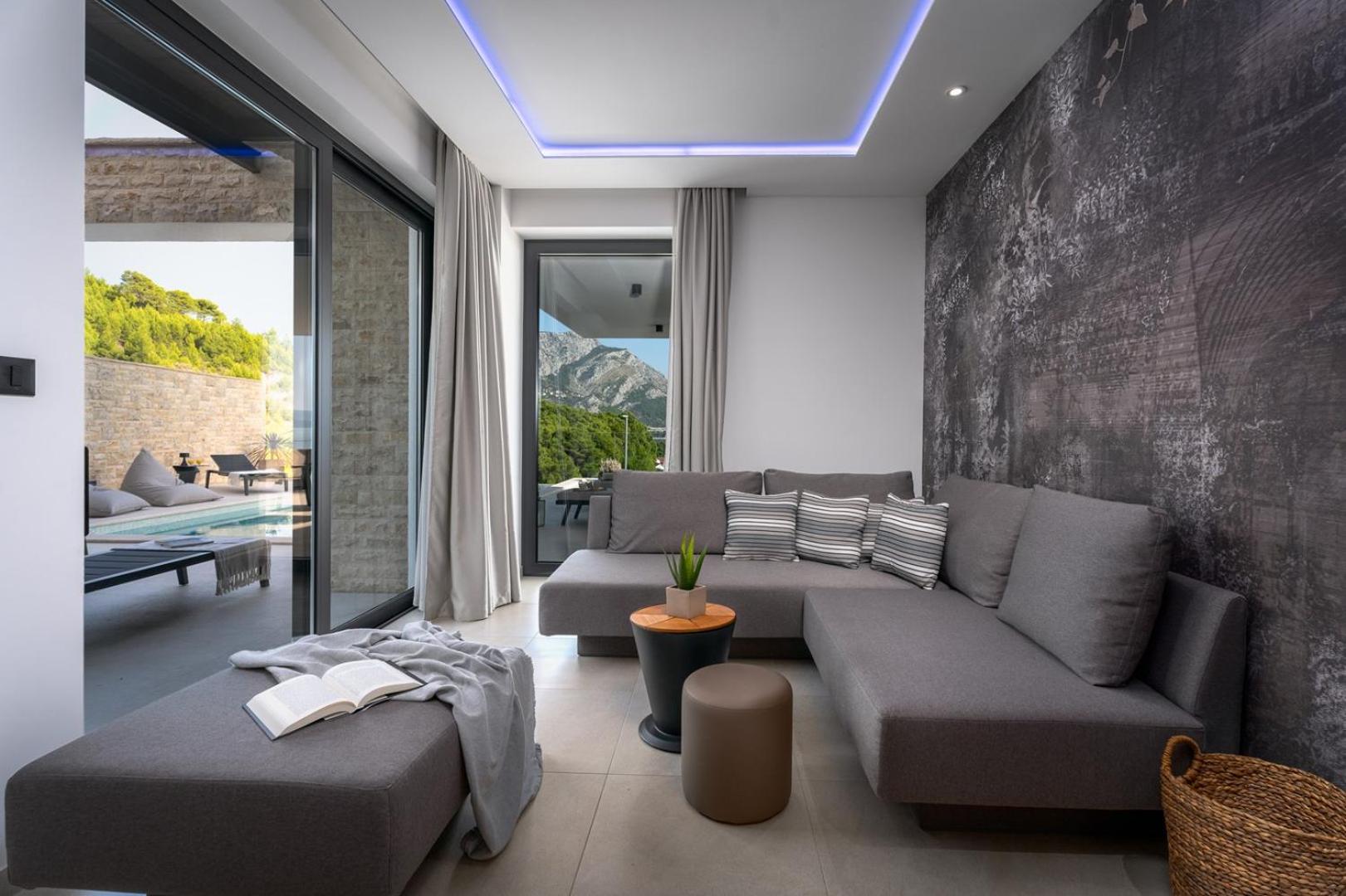 Deluxe Villa Nitia with 4 bedrooms 550m from sandy beach view 5