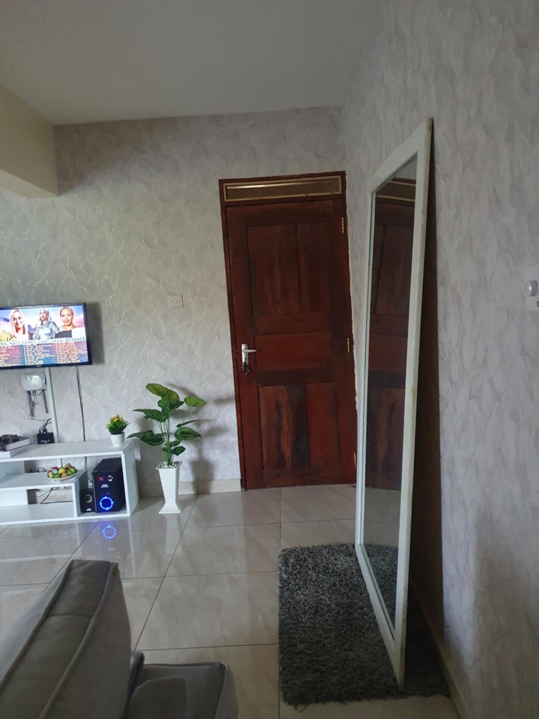 Chic Retreat AirBNB view 5