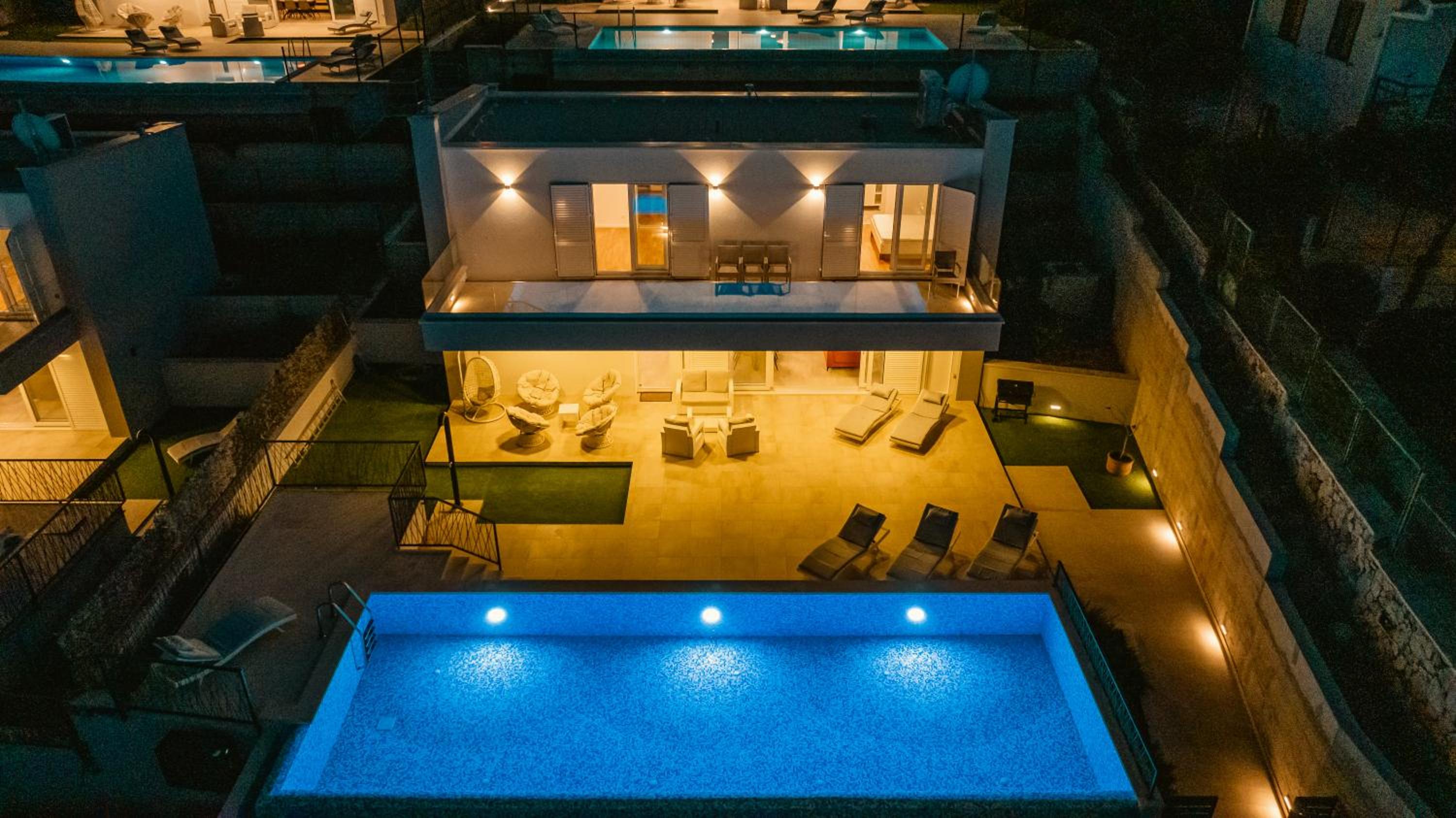 Luxury Blue Villas Vis view 3
