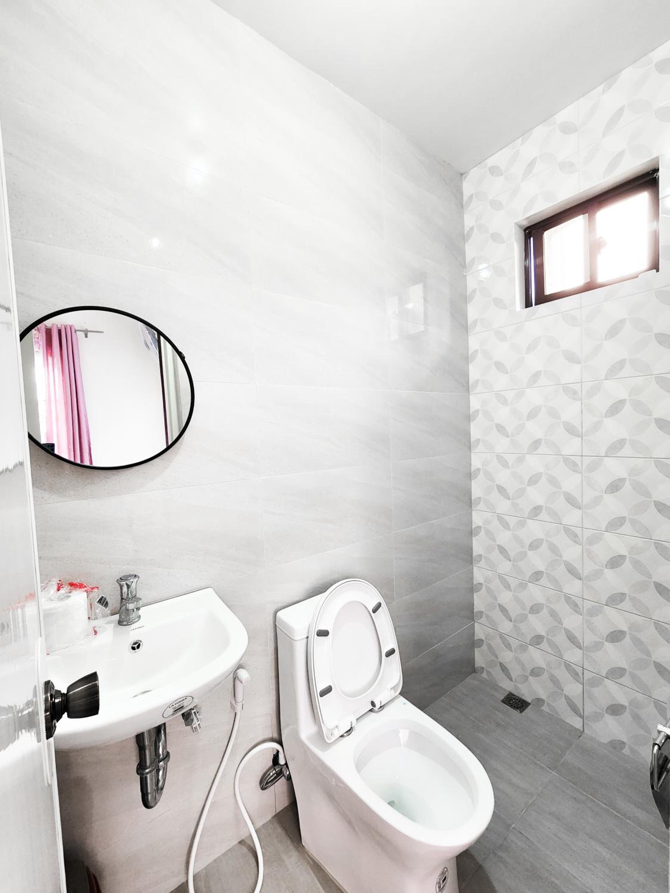 Serene 2BR Escape: Poolside Bliss in Iloilo City view 3