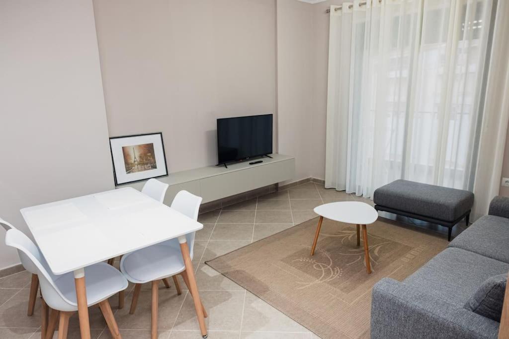 The Seaside Oasis Apartment by PikHost