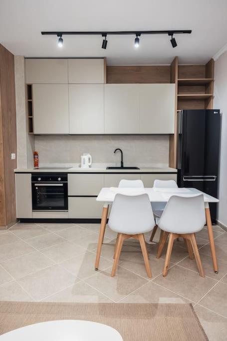 The Seaside Oasis Apartment by PikHost