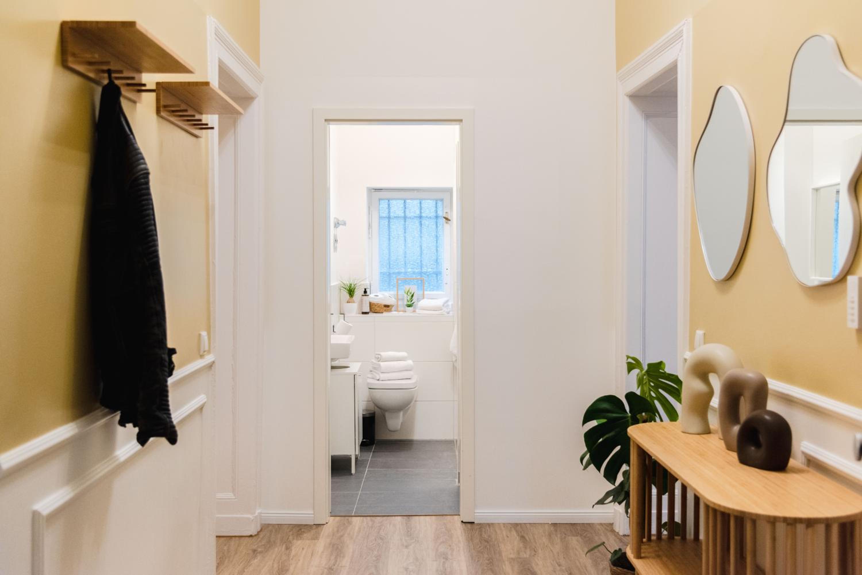 Exklusive Luxus-Unterkunft in Berlin Mitte: 2 Apartments, 130m², Designer-Möbel, Co2 neutrale Reinigung