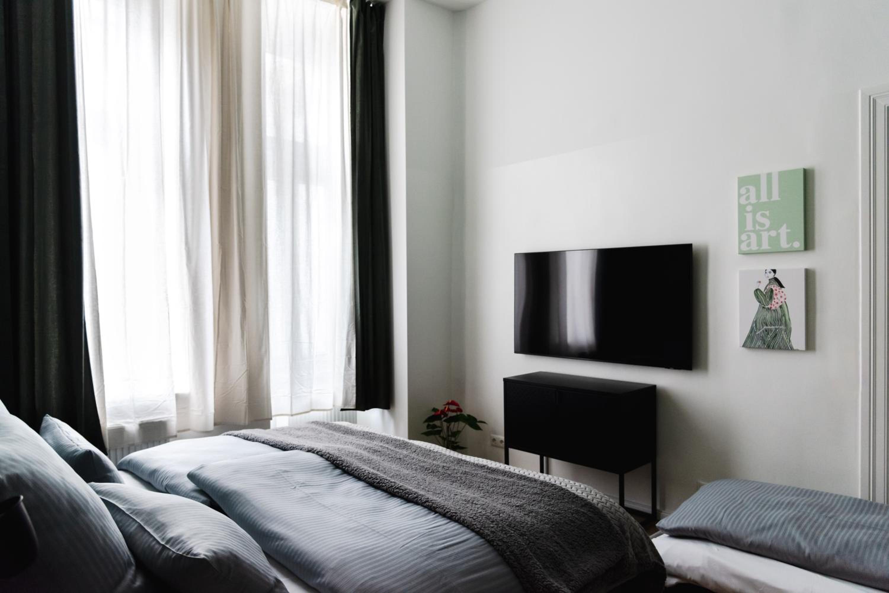 Exklusive Luxus-Unterkunft in Berlin Mitte: 2 Apartments, 130m², Designer-Möbel, Co2 neutrale Reinigung