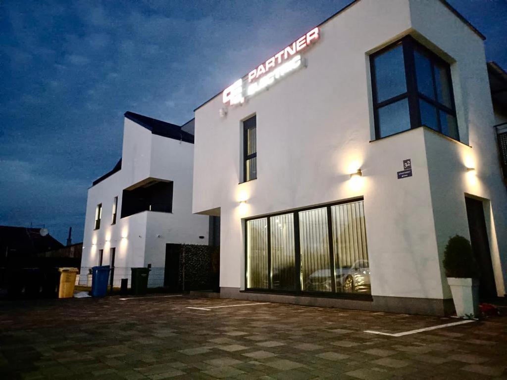 Hotel 4TREES Airport Apartments - Image 1