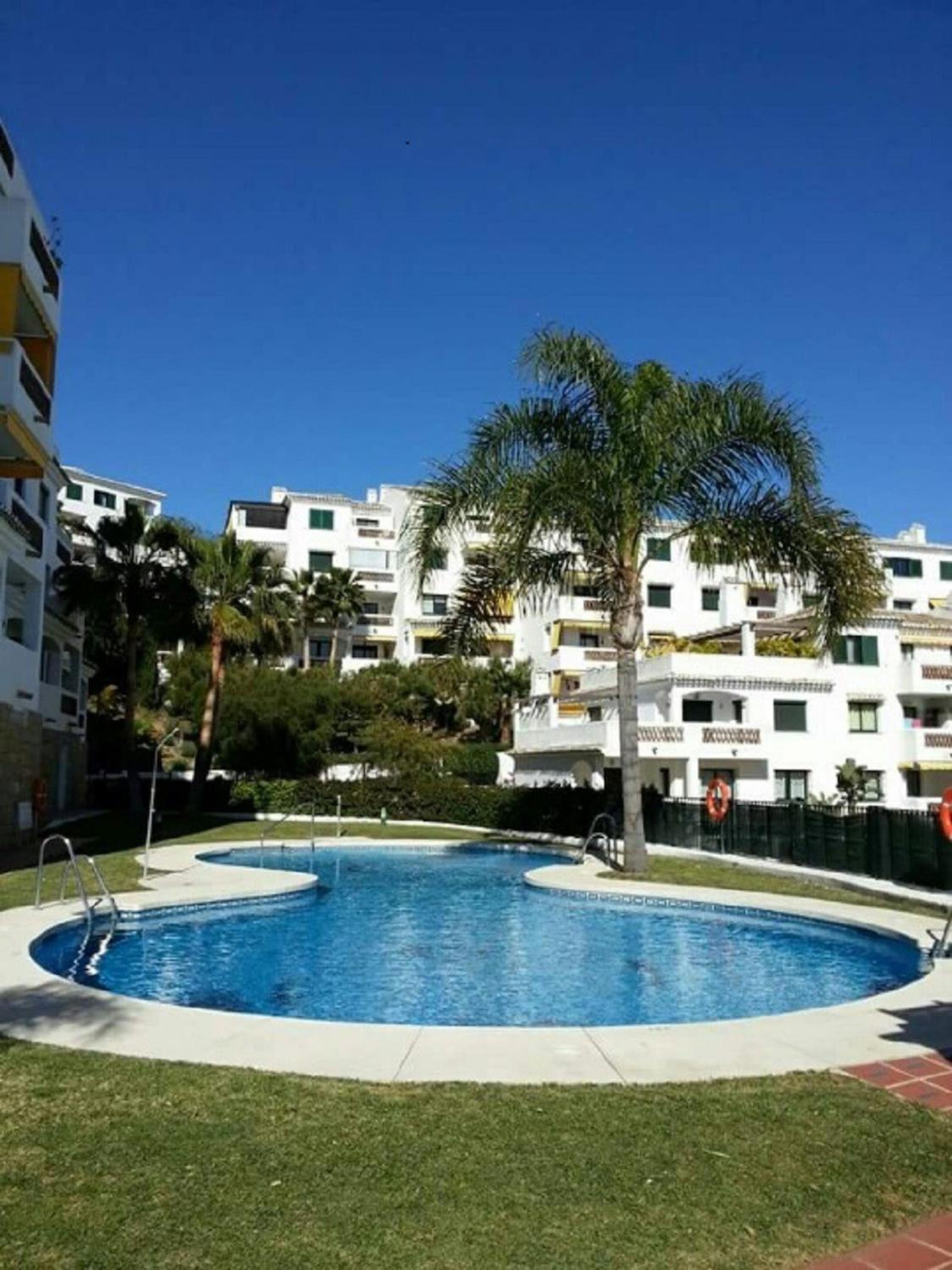 Peaceful One Bedroom Apartment In Torrequebrada