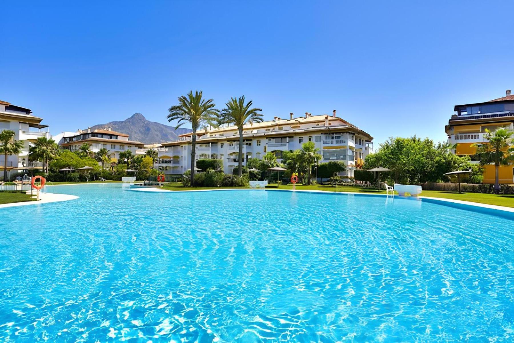 Charming Apartment with Terrace and Garden in Marbella