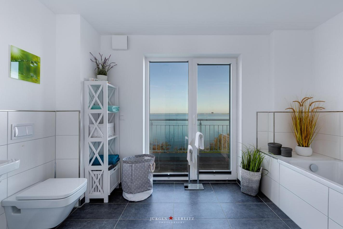 Ostseewind: Wasserblick, finnische Sauna, Whirlwanne, Kamin, 2 Parkplaetze