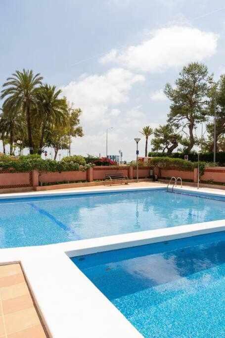 Apto moderno con piscina en 1ª línea de playa view 3