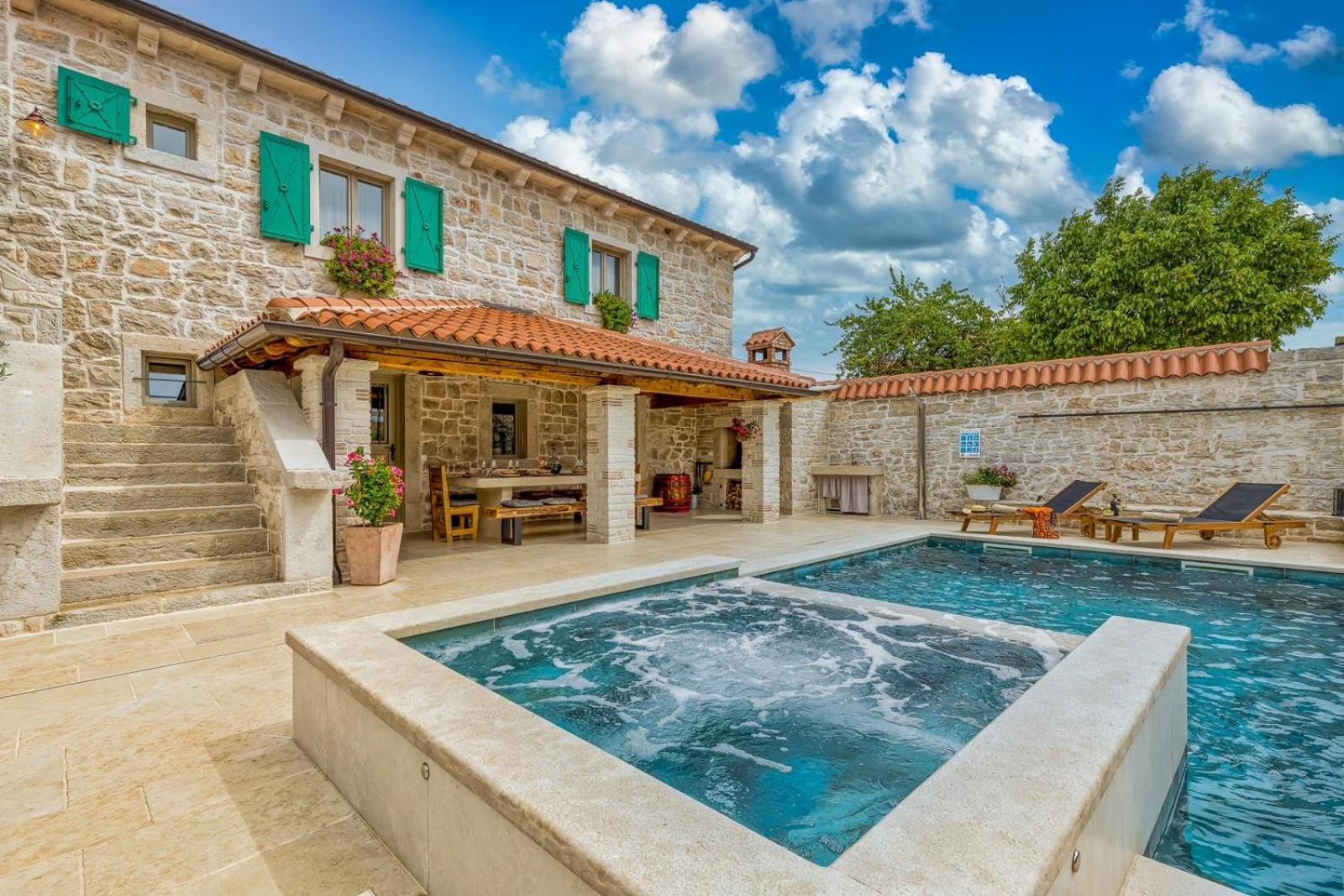 Rustic villa Kata with outdoor pool in Sveti Lovrec
