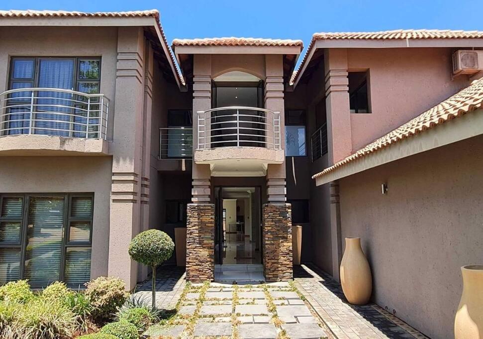 10 Pecanwood Dr 4 Bedroom Beauty view 5